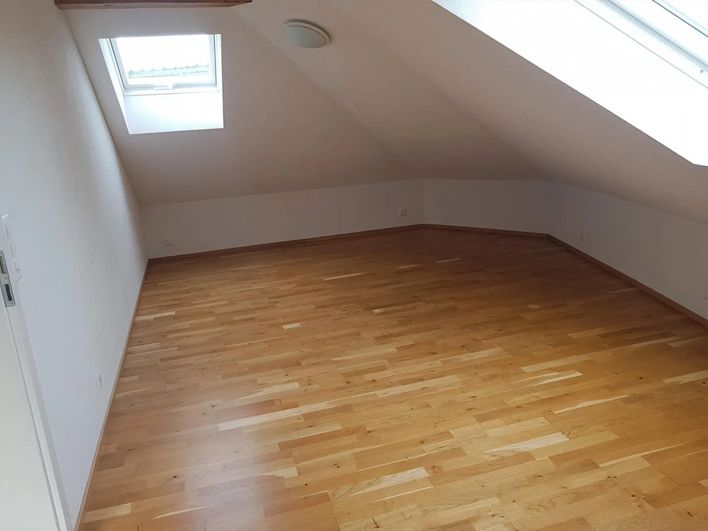 Sunny 2.5 room attic apartment with balcony - Photo 7 of 8