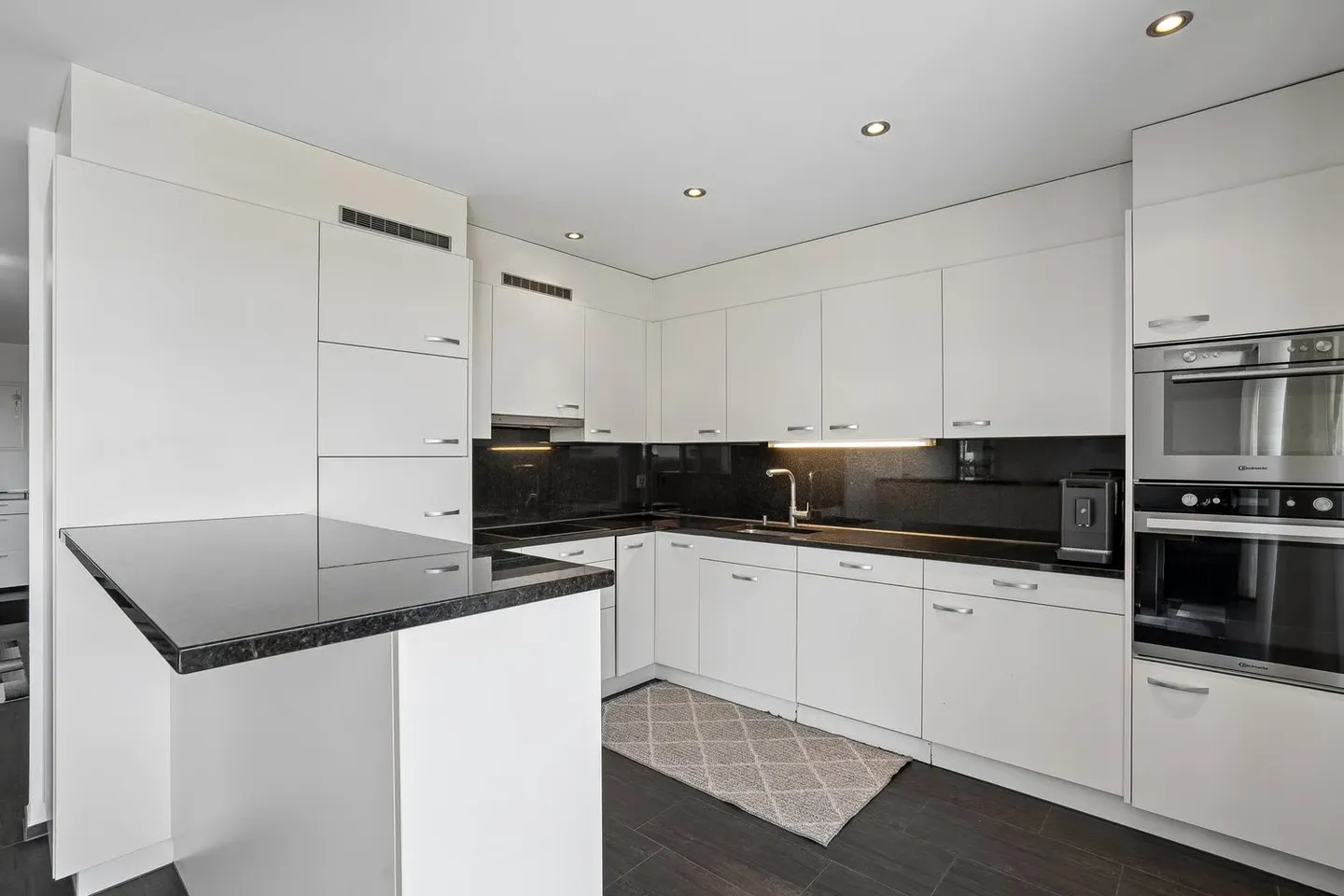 Moderno appartamento al piano terra di 4,5 stanze in un quartiere adatto alle famiglie - Foto 4 di 13