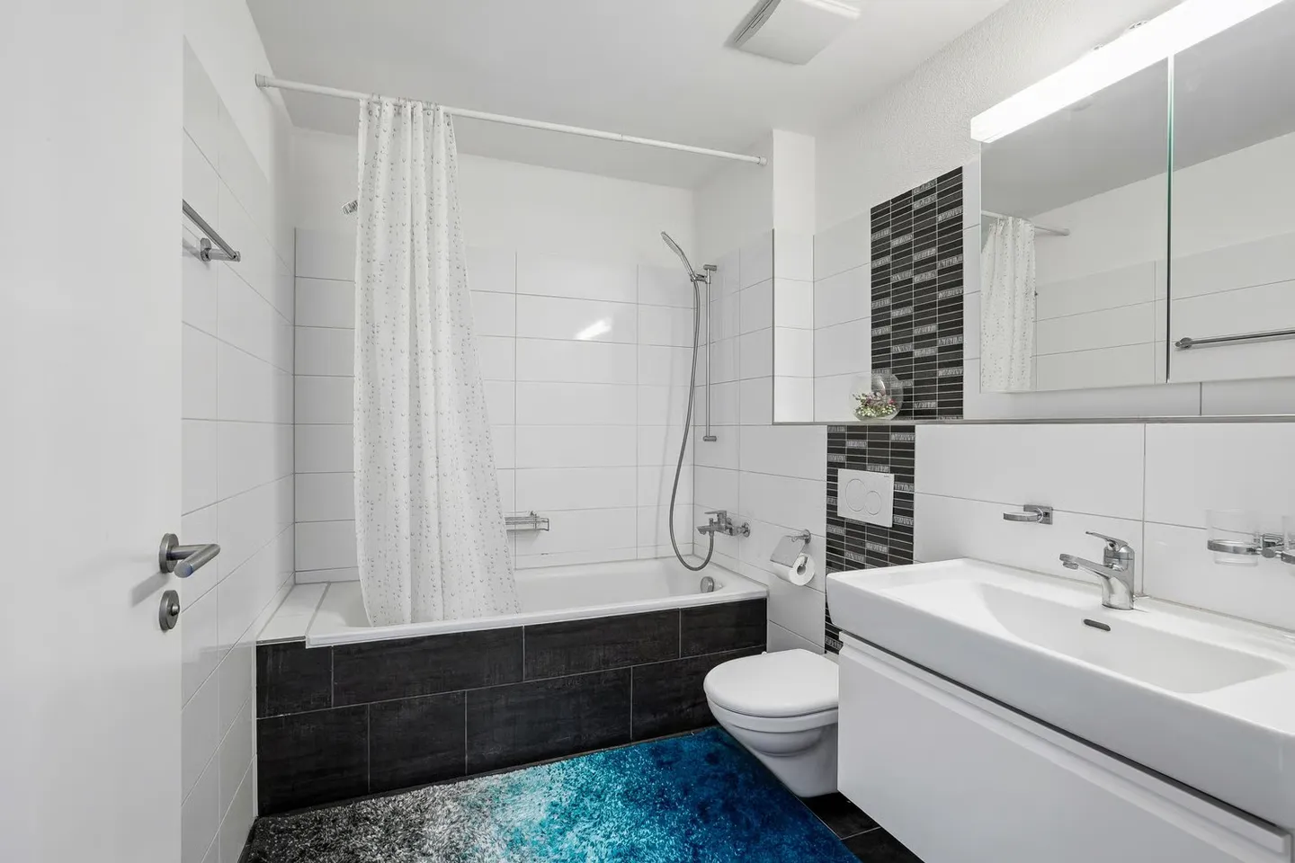 Moderno appartamento al piano terra di 4,5 stanze in un quartiere adatto alle famiglie - Foto 7 di 13