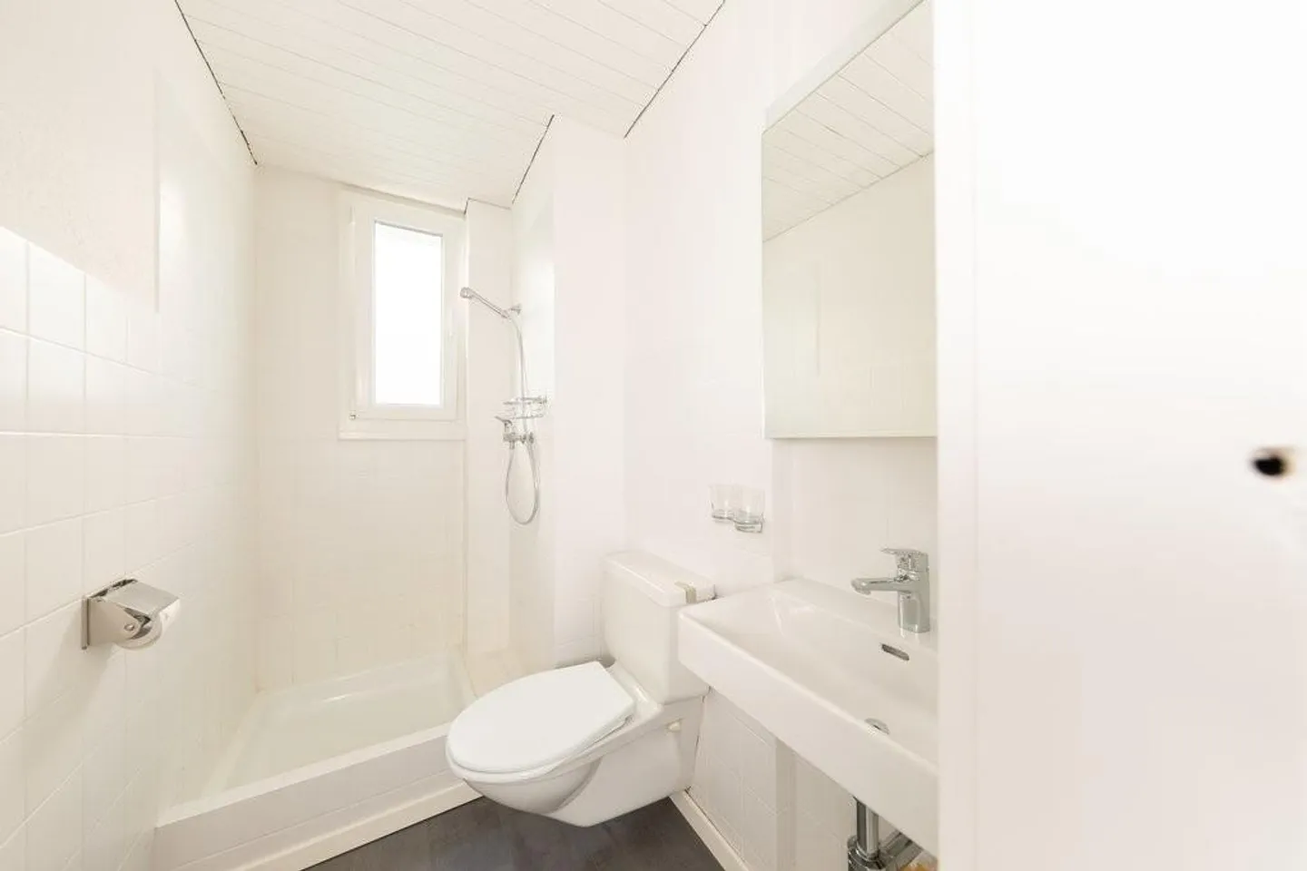 Stylish apartment with stucco - Photo 5 of 11