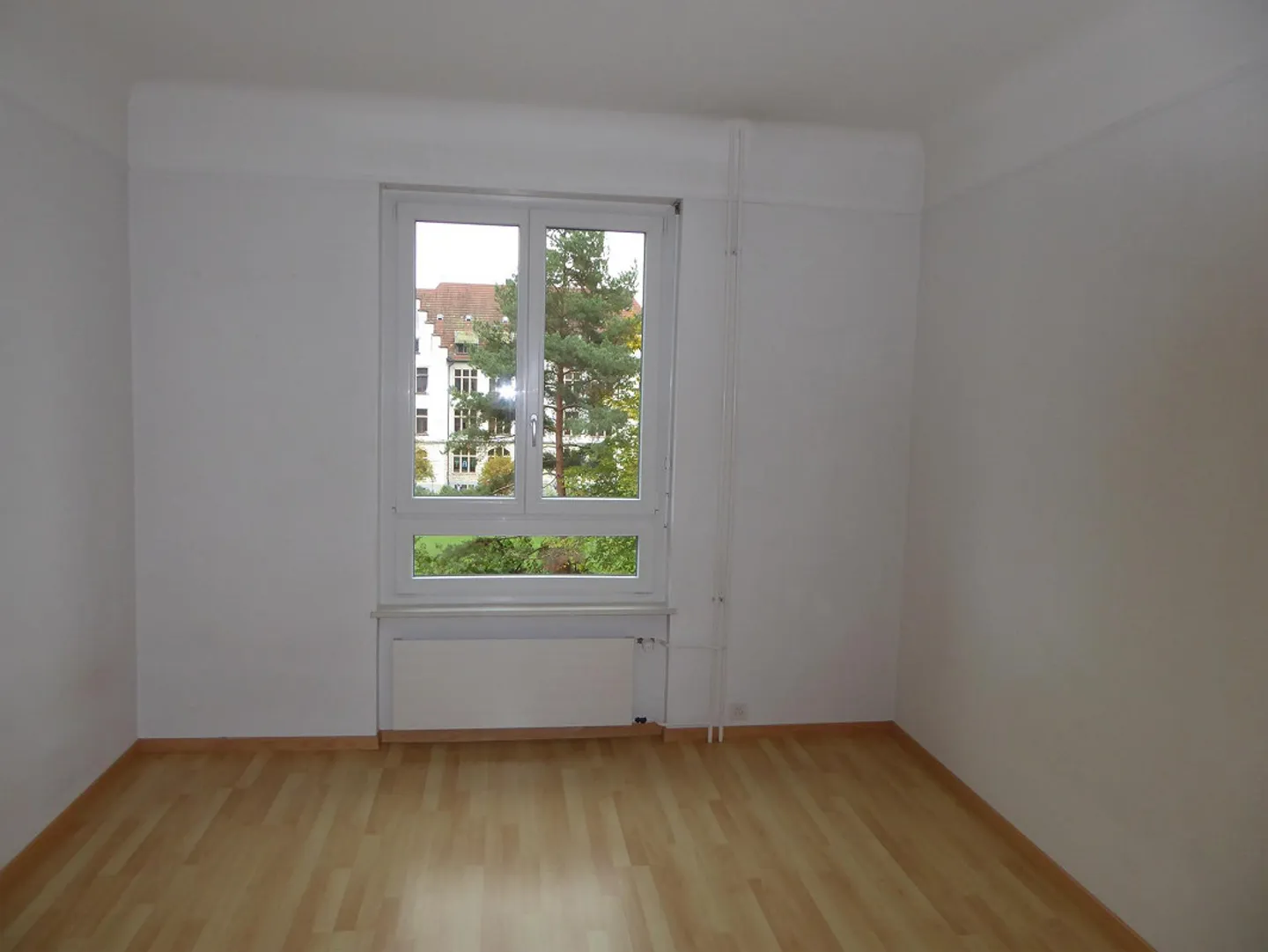 Central 4-room apartment seeks new tenant - Photo 2 of 5