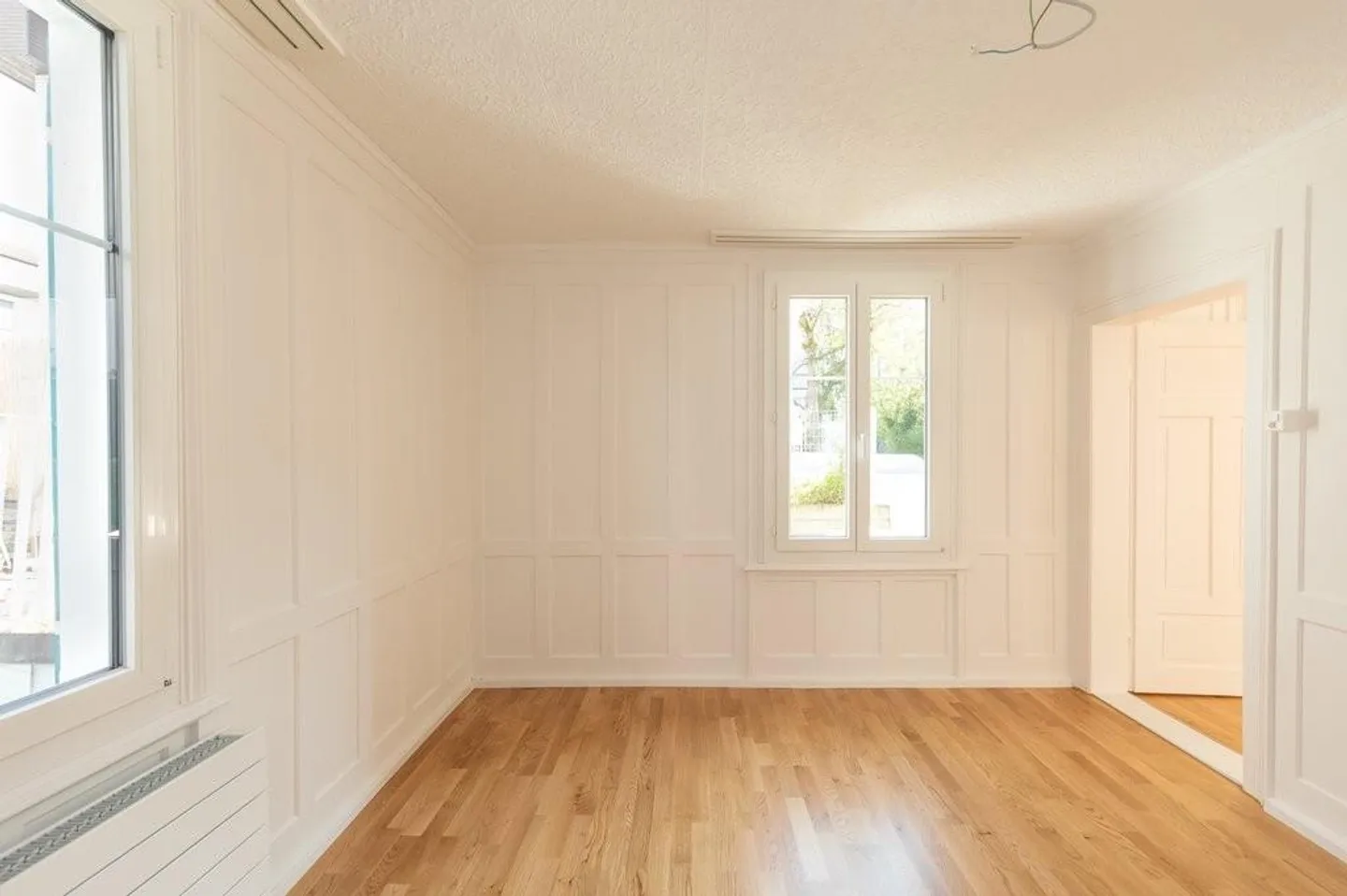 Stylish apartment with stucco - Photo 7 of 11