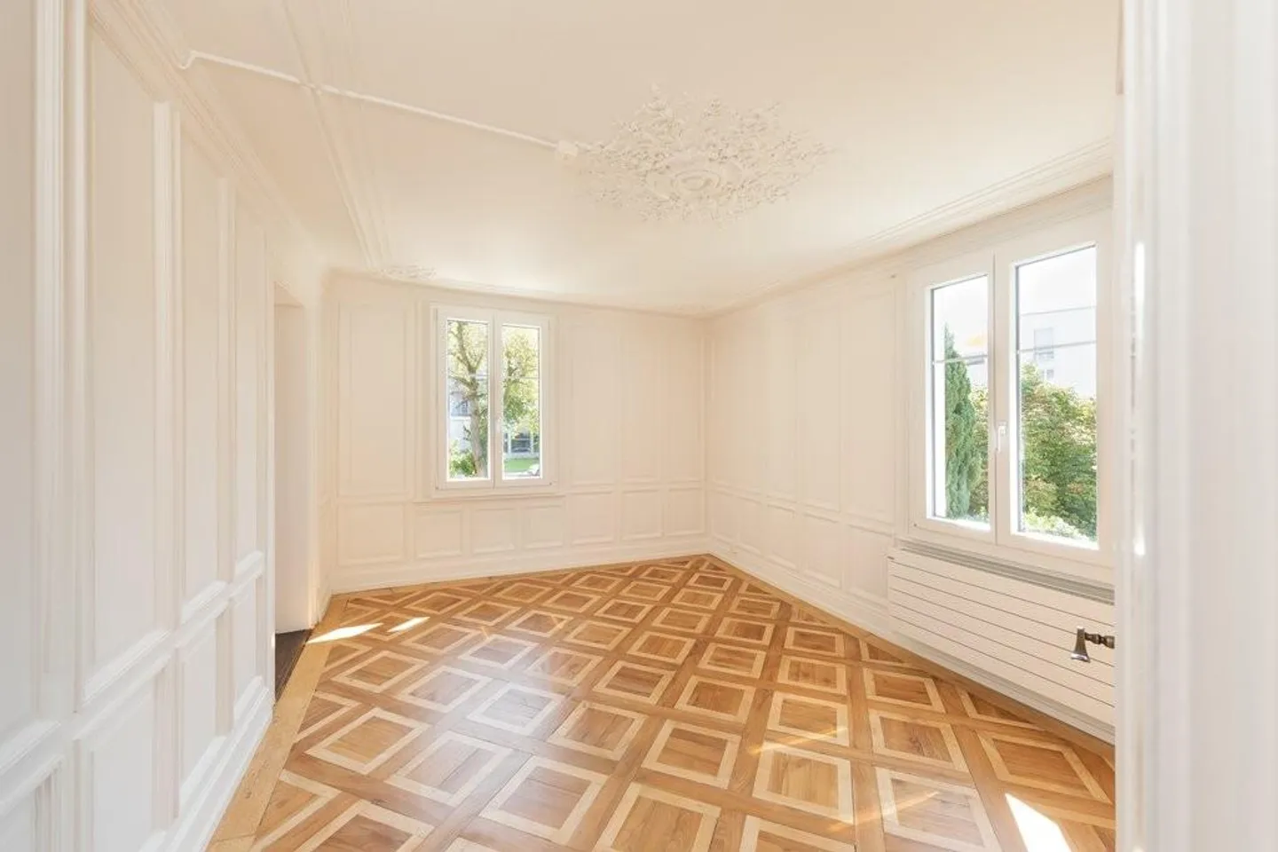 Stylish apartment with stucco - Photo 11 of 11