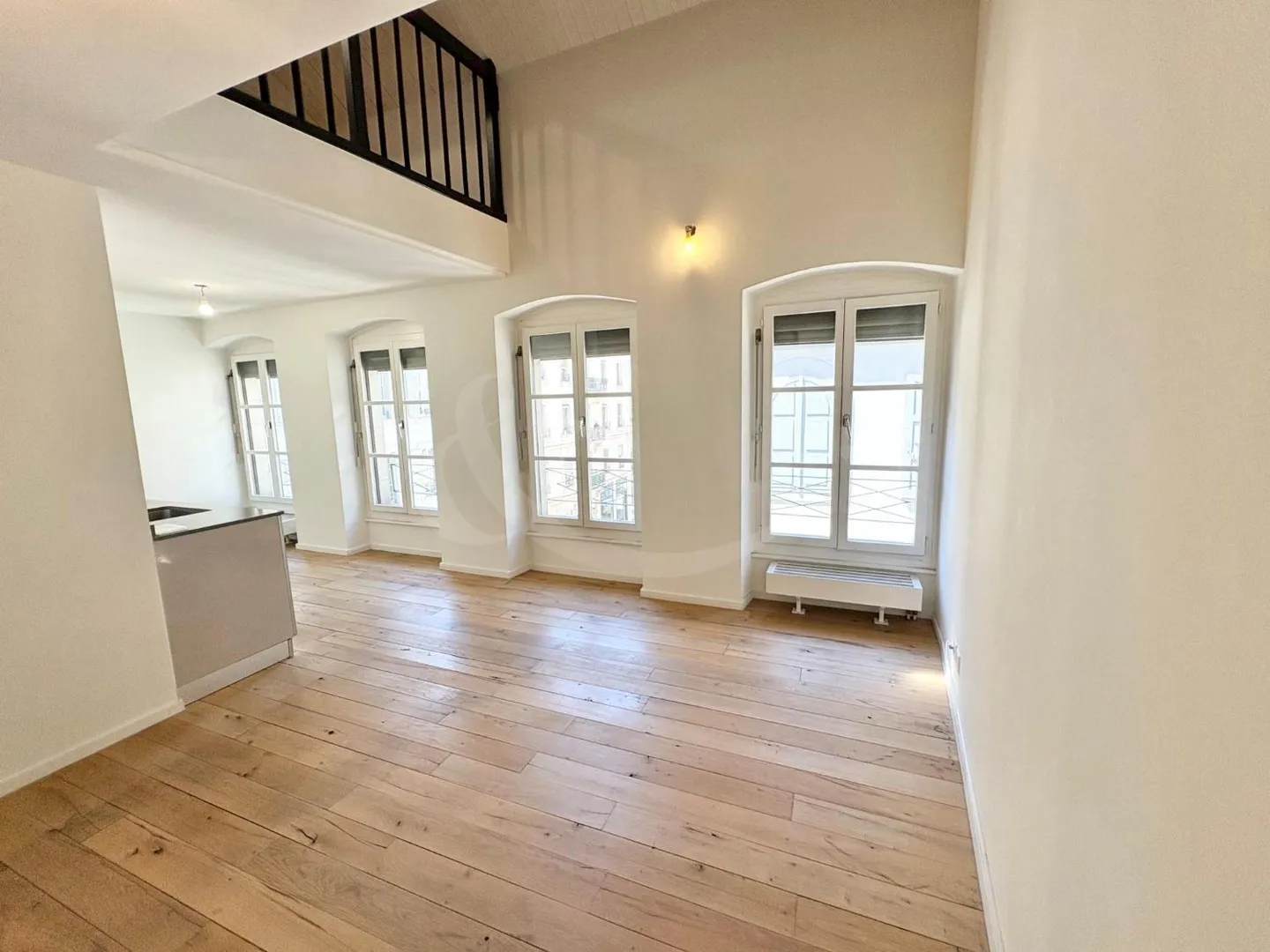 Elegante duplex loft nel cuore di Ginevra - a pochi passi dai Quais des Bergues - Foto 2 di 8