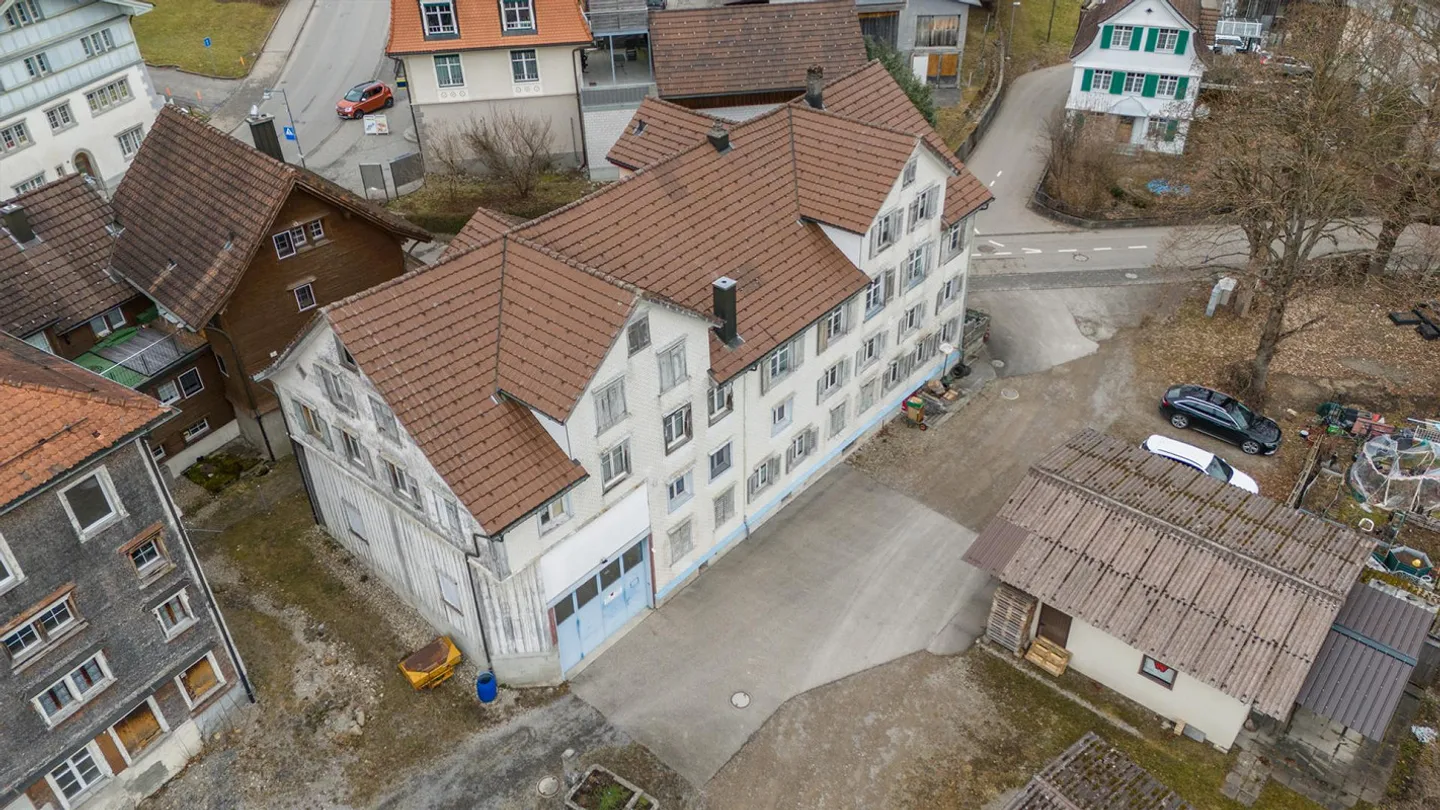 Mehrfamilienhaus mit Büro - Foto 1 von 17