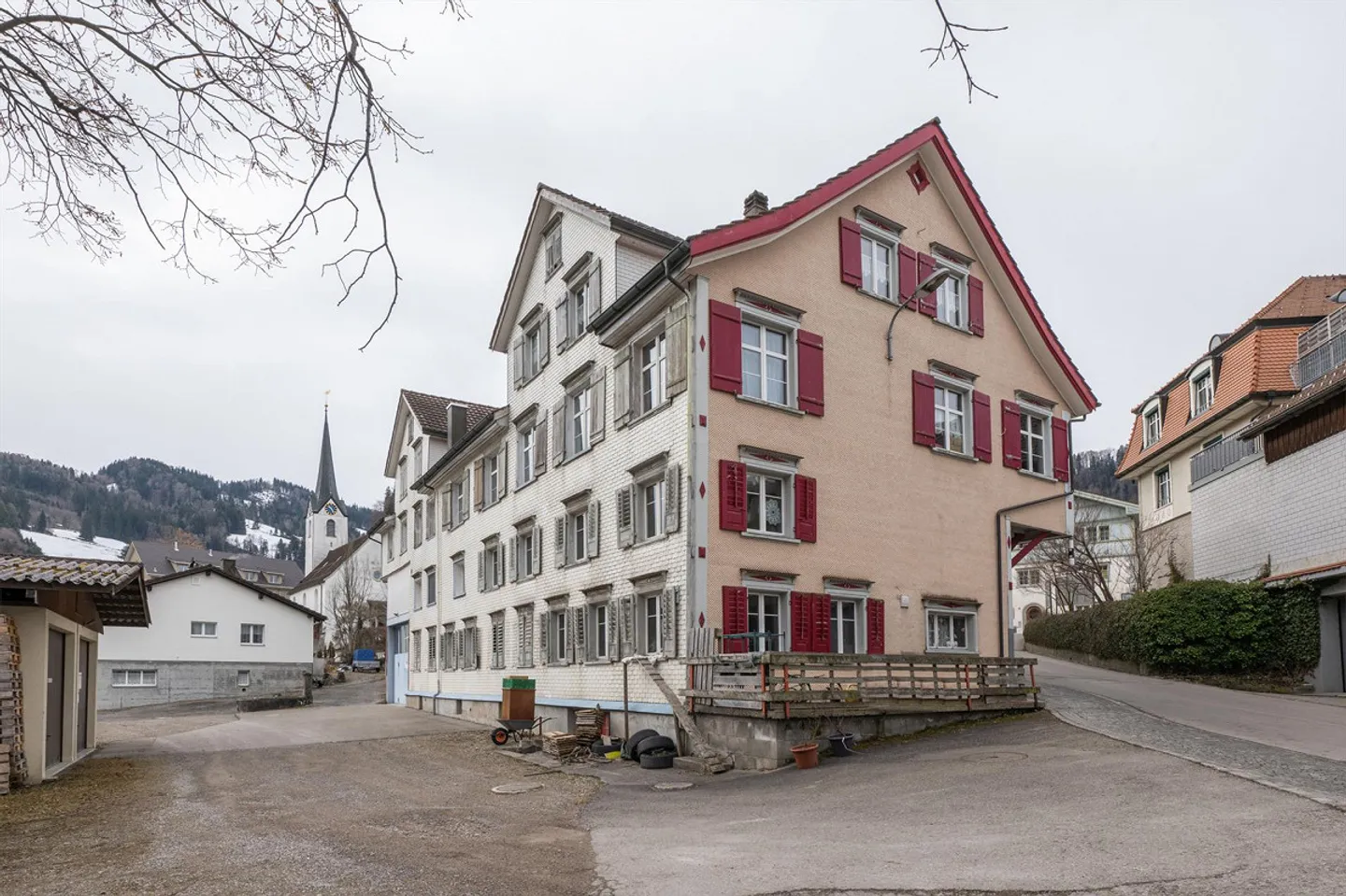 Mehrfamilienhaus mit Büro - Foto 2 von 17