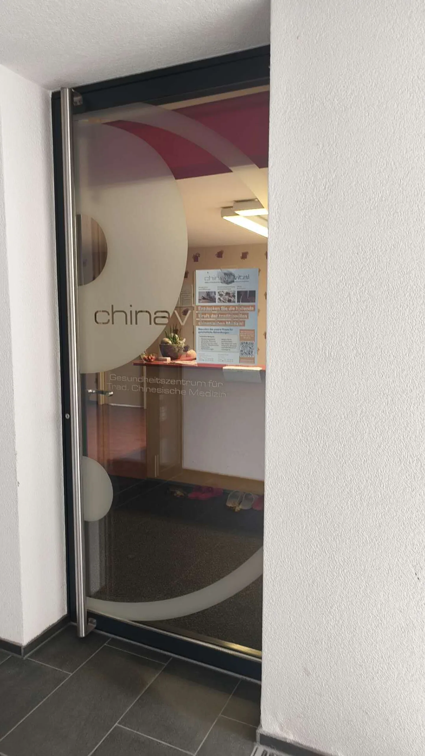 Locaux de pratique et commerciaux lumineux et bien meublés - Photo 3 sur 14