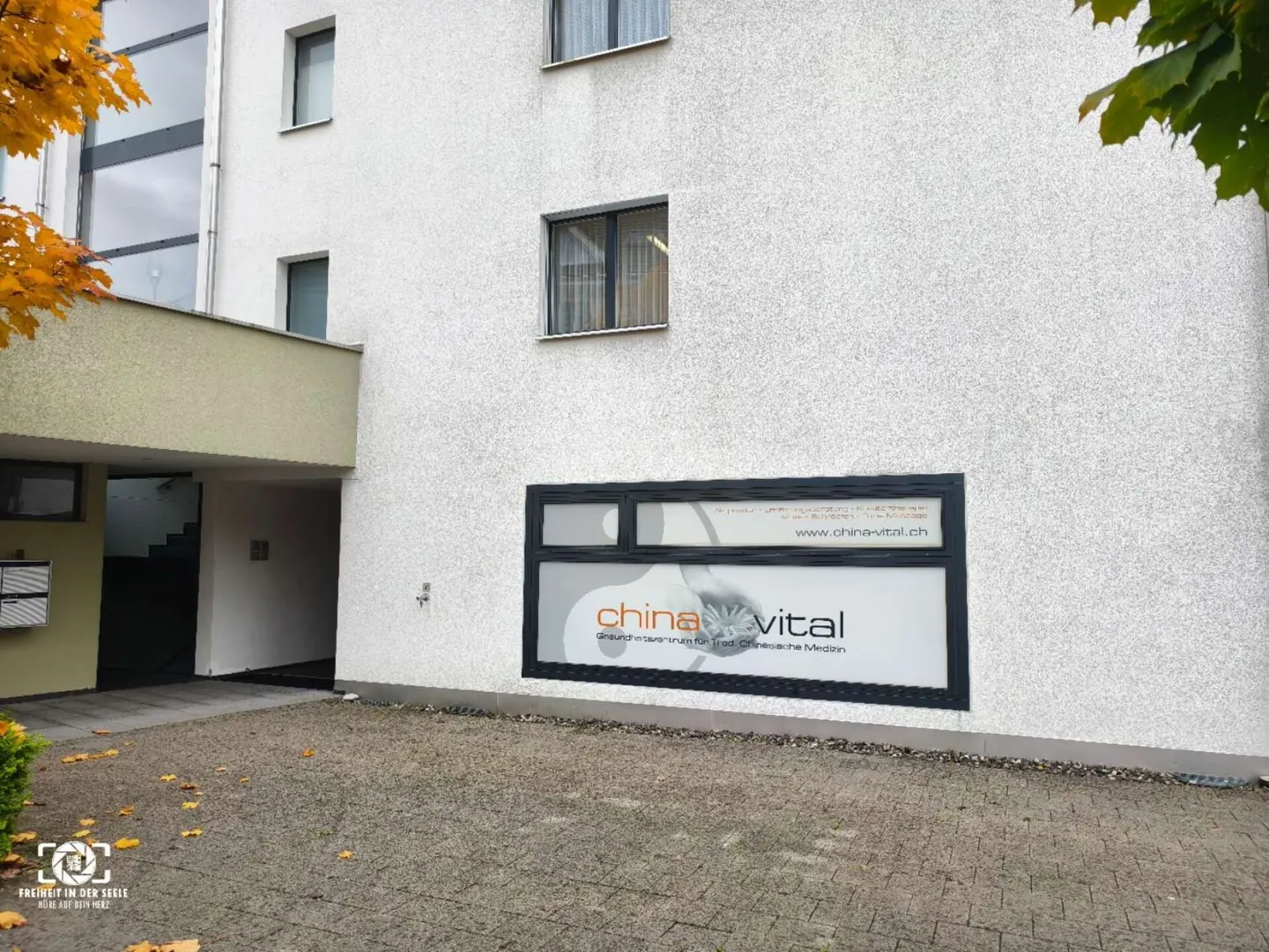 Locaux de pratique et commerciaux lumineux et bien meublés - Photo 1 sur 14