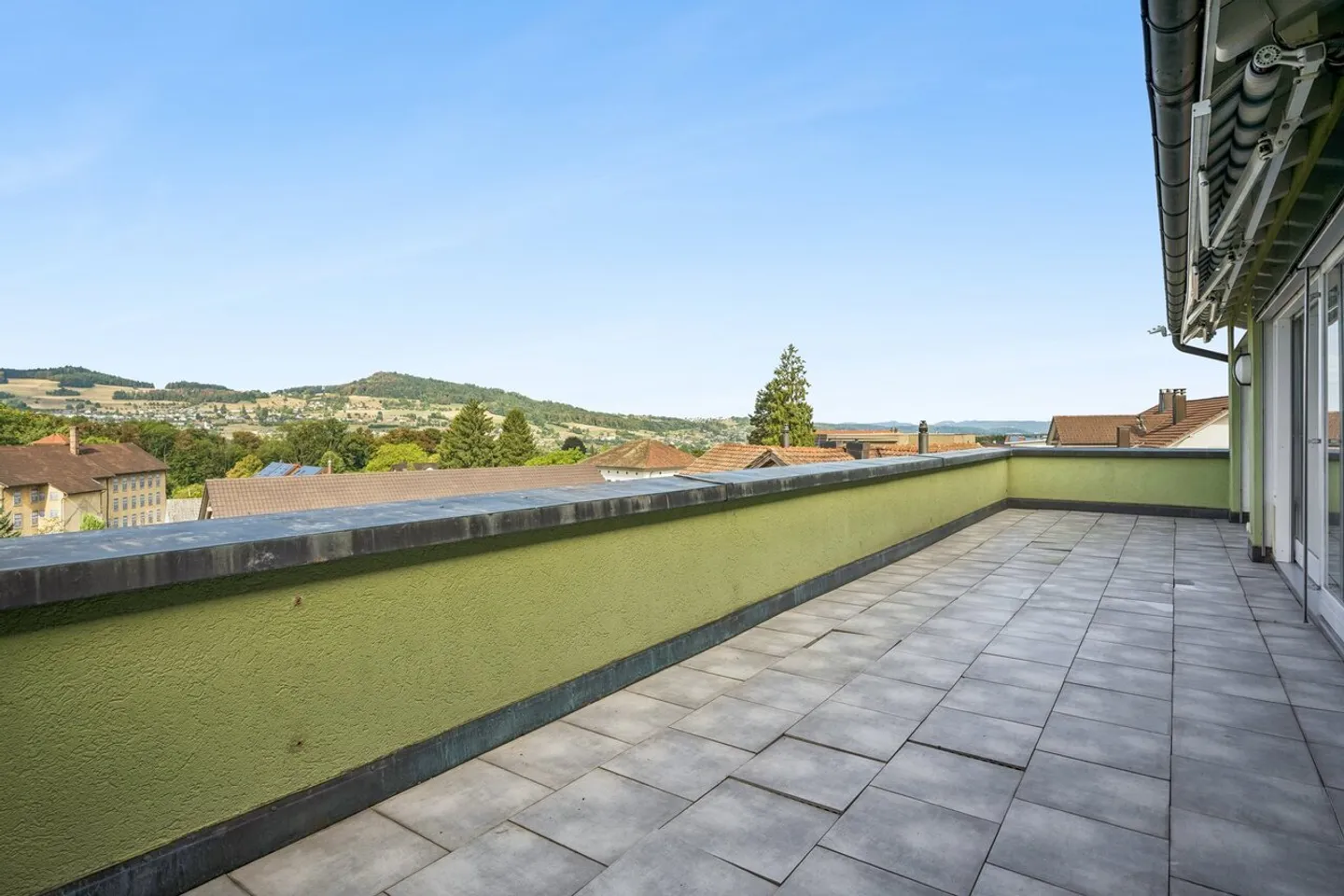 Spazioso appartamento mansardato su due livelli con una splendida terrazza - Foto 6 di 7