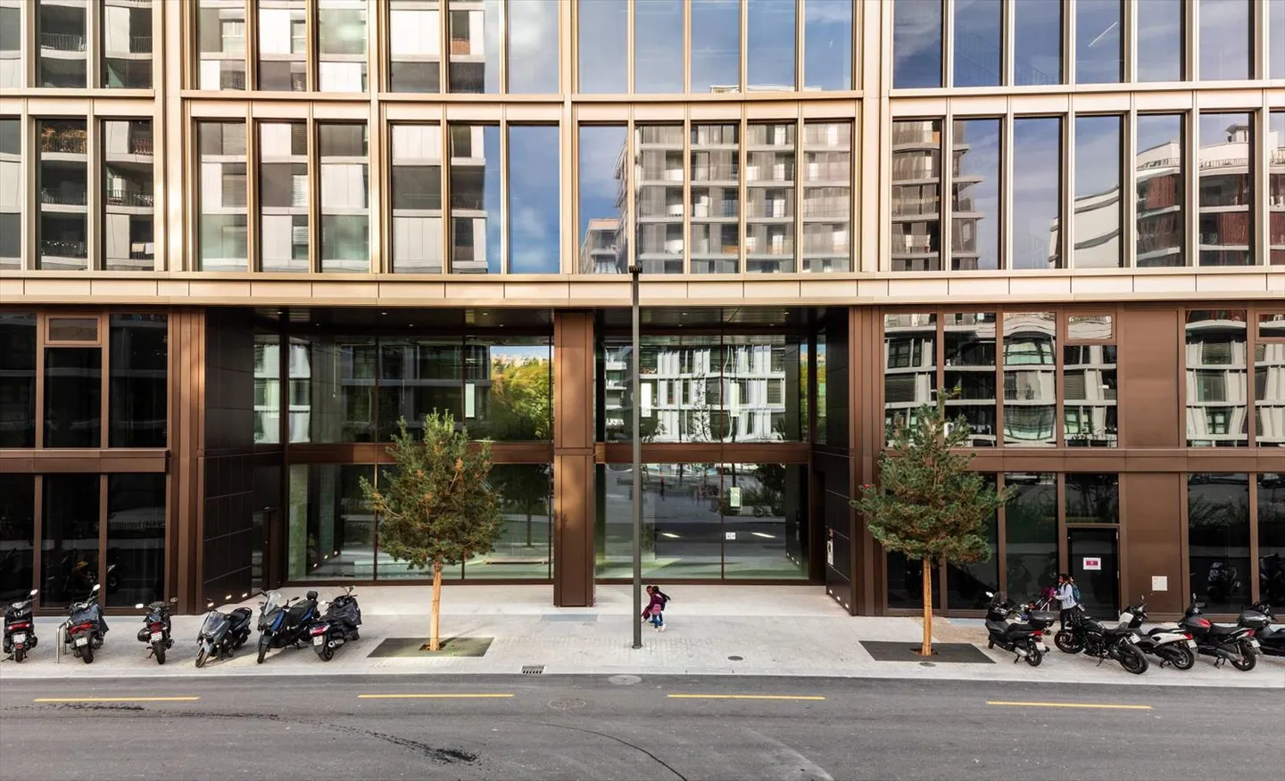 Magnifiques bureaux divisibles dans un quartier dynamique - Photo 7 sur 13