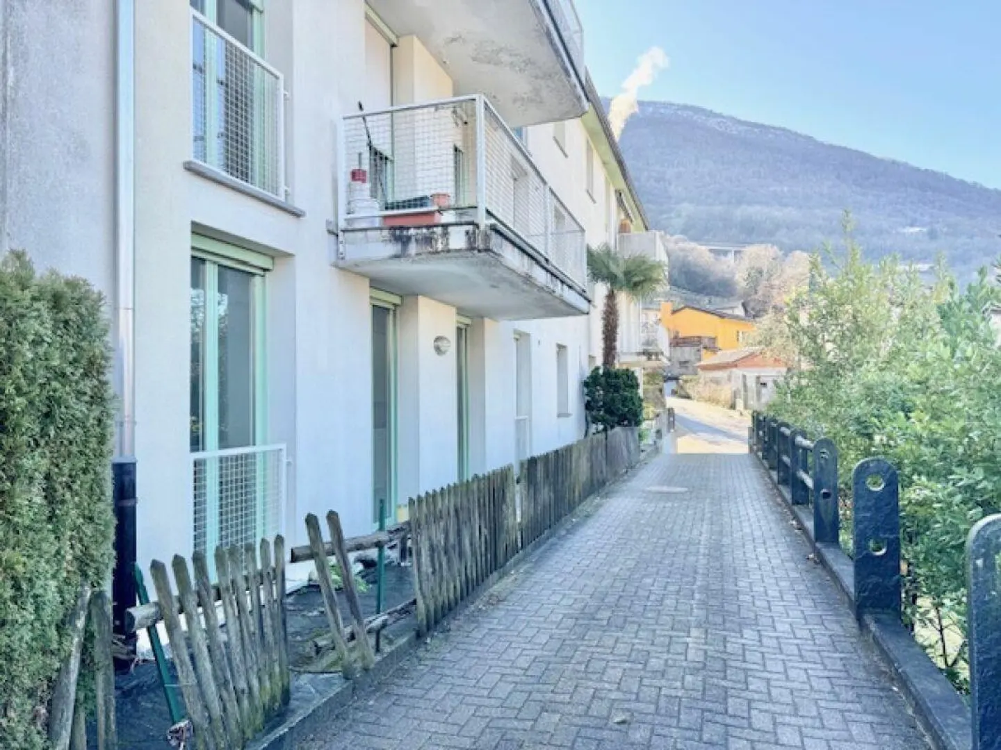FOR SALE IN CADENAZZO - 2.5 ROOM APARTMENT ON THE GROUND FLOOR WITH BALCONY - Photo 1 of 13