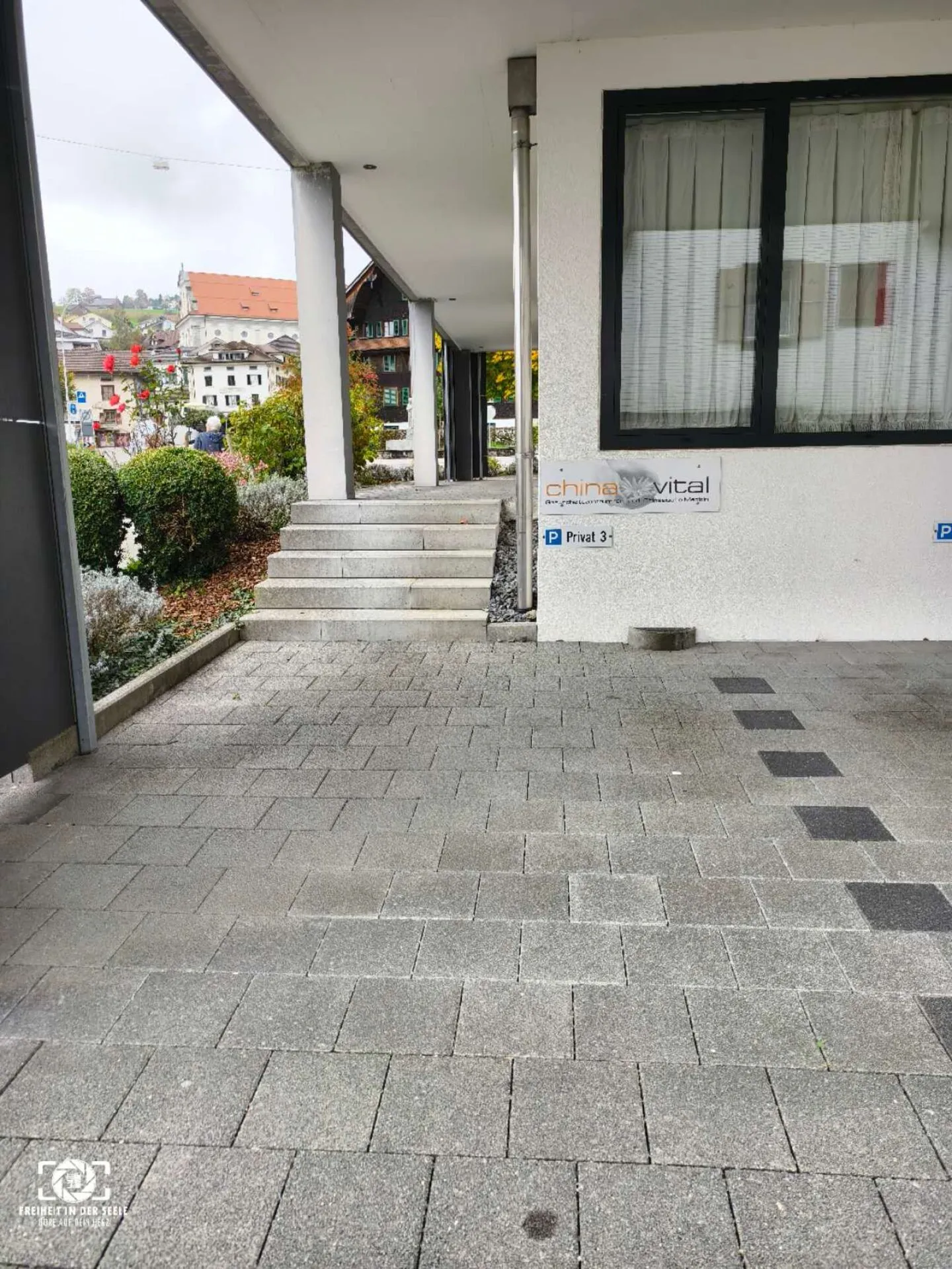 Locaux de pratique et commerciaux lumineux et bien meublés - Photo 14 sur 14