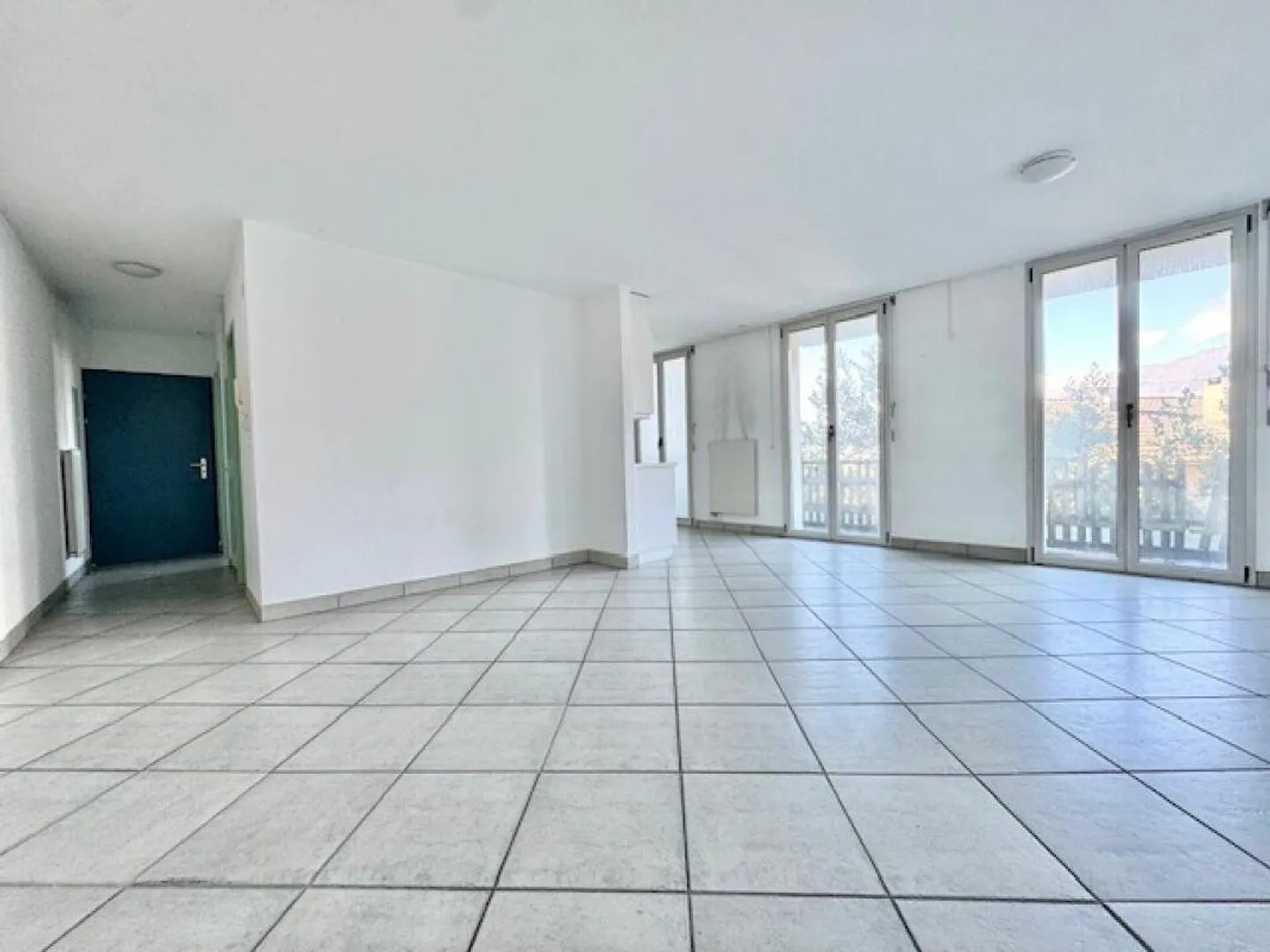 FOR SALE IN CADENAZZO - 2.5 ROOM APARTMENT ON THE GROUND FLOOR WITH BALCONY - Photo 3 of 13
