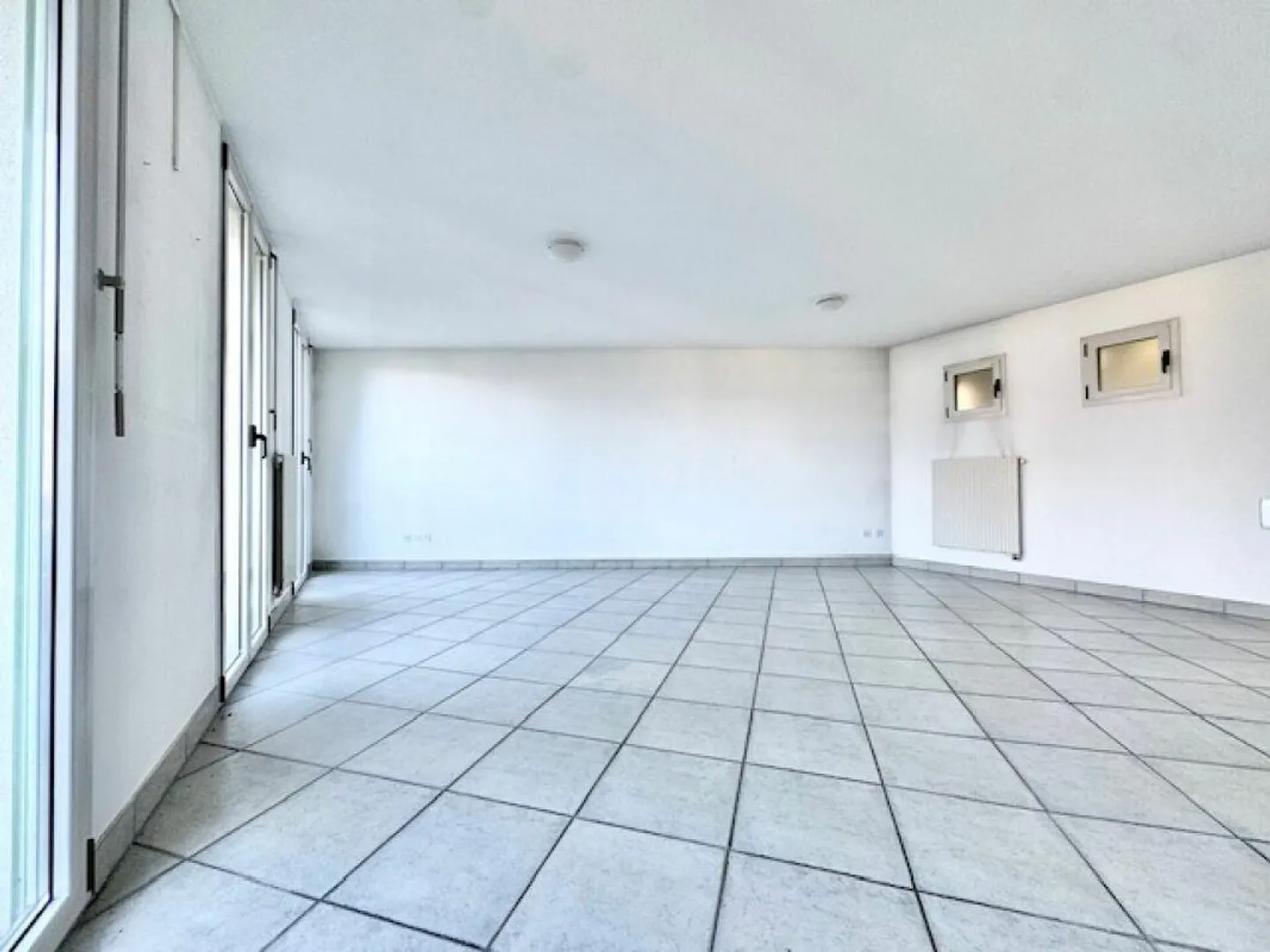FOR SALE IN CADENAZZO - 2.5 ROOM APARTMENT ON THE GROUND FLOOR WITH BALCONY - Photo 4 of 13