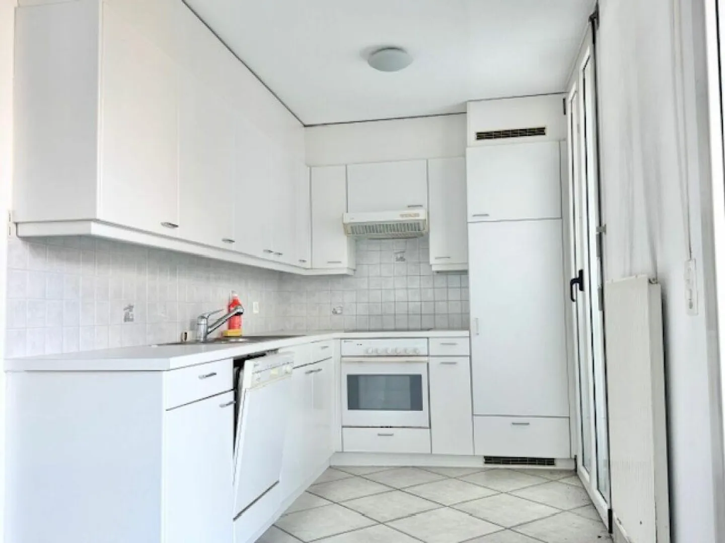 FOR SALE IN CADENAZZO - 2.5 ROOM APARTMENT ON THE GROUND FLOOR WITH BALCONY - Photo 5 of 13