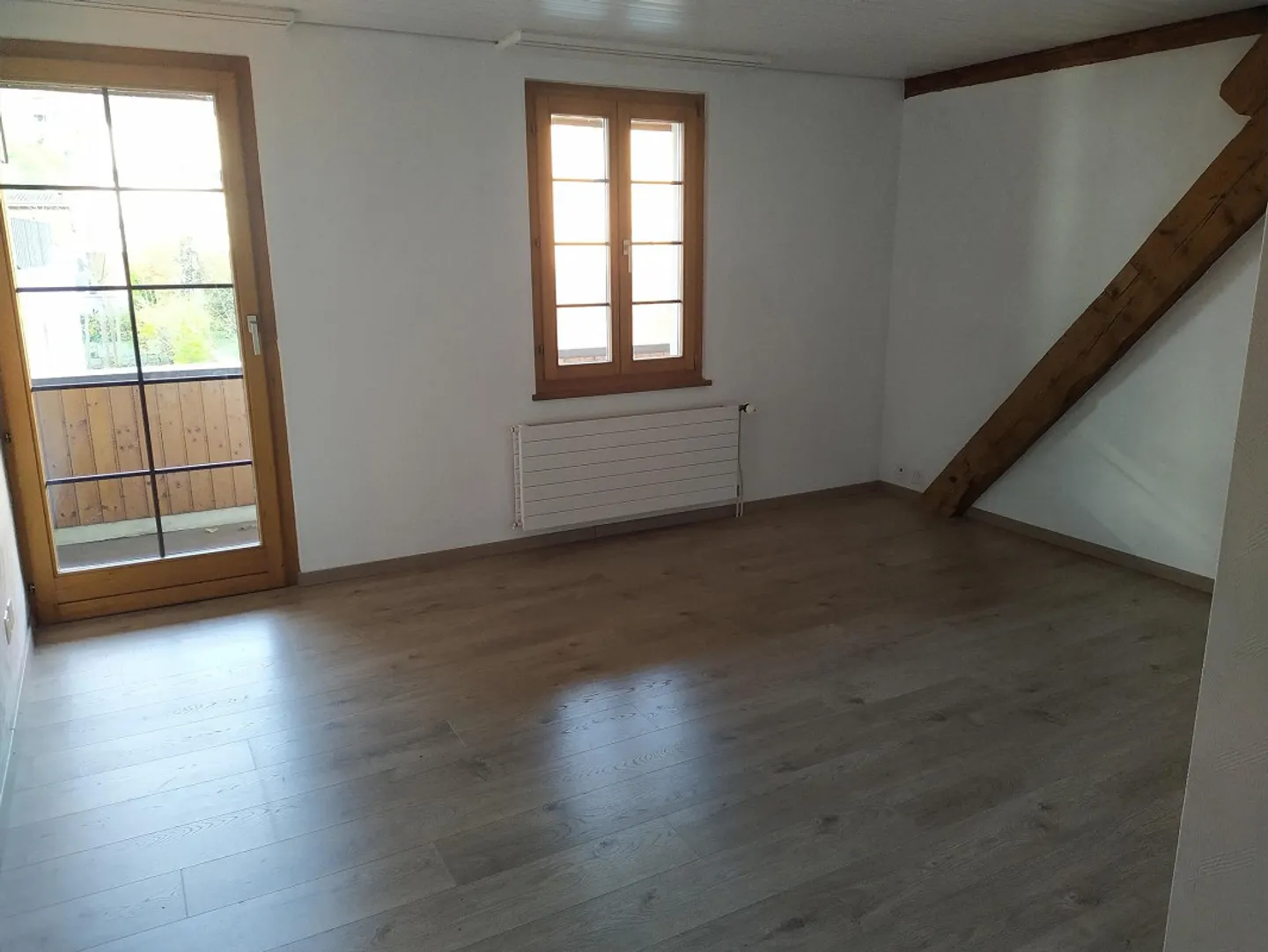 Maison de 4 1/2 pièces sur 3 étages, fraîchement rénovée - Photo 4 sur 8