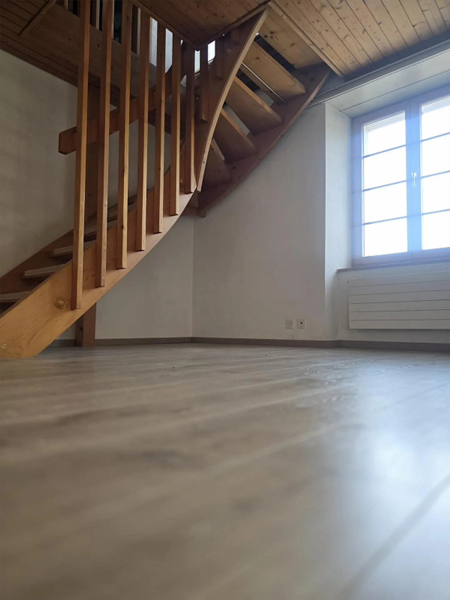 Maison de 4 1/2 pièces sur 3 étages, fraîchement rénovée - Photo 6 sur 8