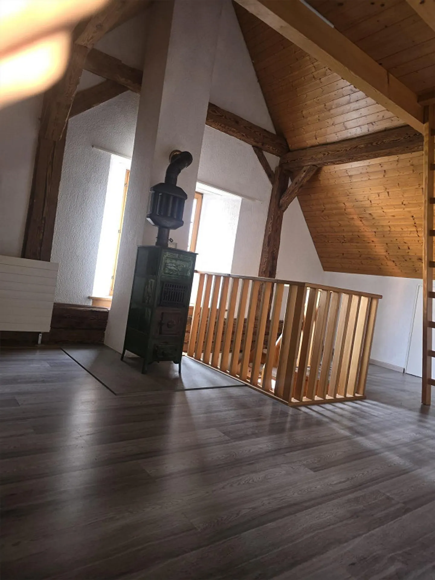Maison de 4 1/2 pièces sur 3 étages, fraîchement rénovée - Photo 7 sur 8
