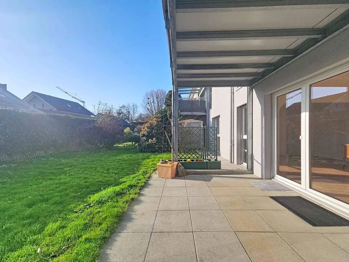 Elegant apartment with generous volumes and private garden - Photo 3 of 13