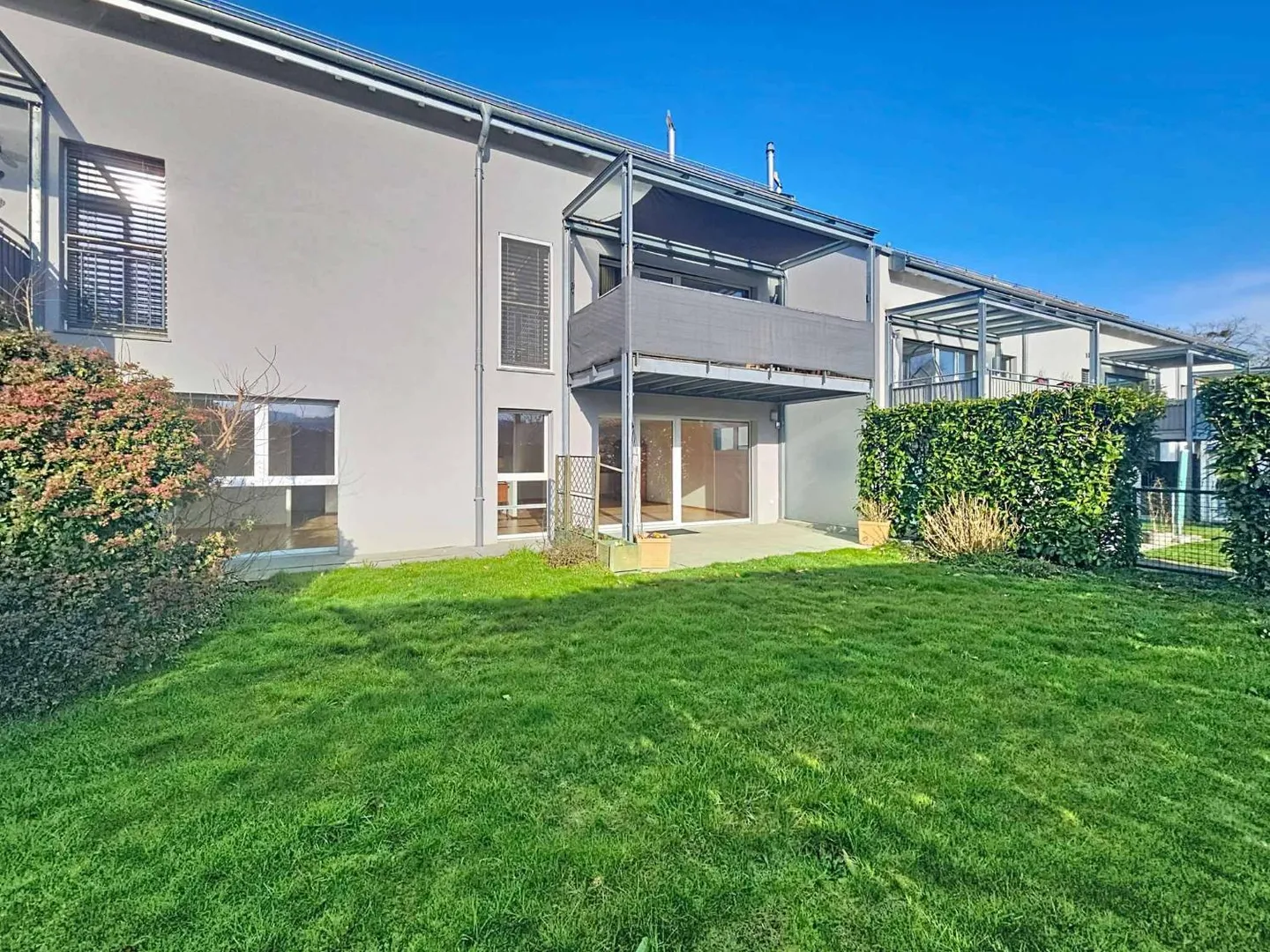 Elegant apartment with generous volumes and private garden - Photo 2 of 13