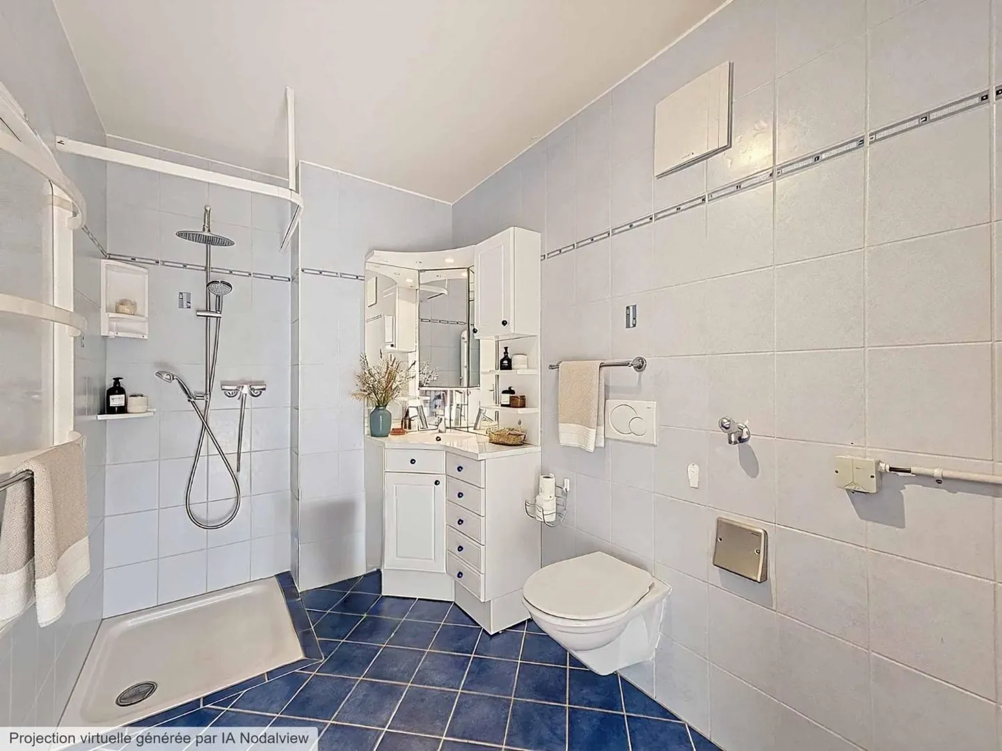 Elegant apartment with generous volumes and private garden - Photo 11 of 13
