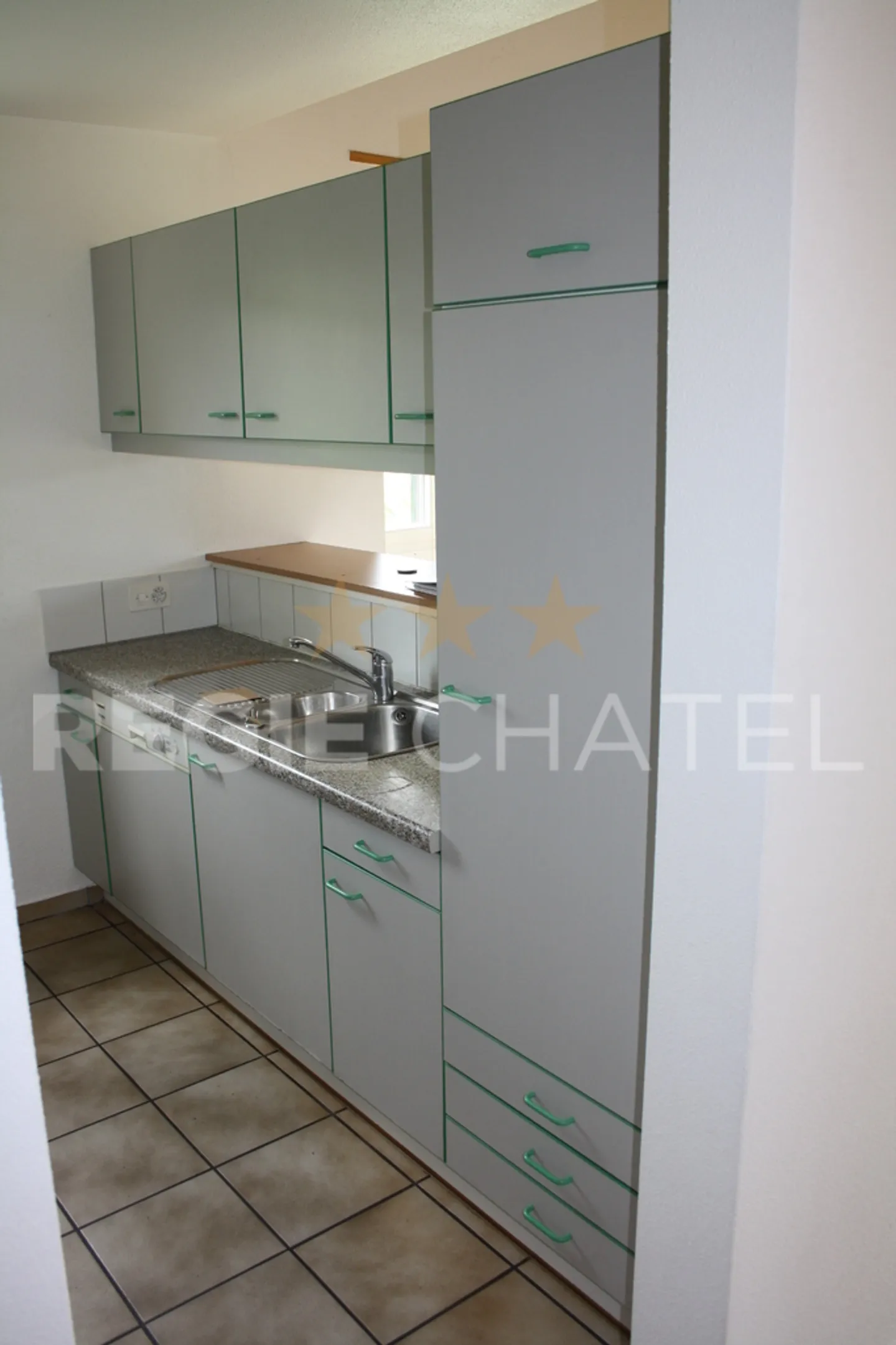 Appartement spacieux 5.5 pièces - Photo 2 sur 3