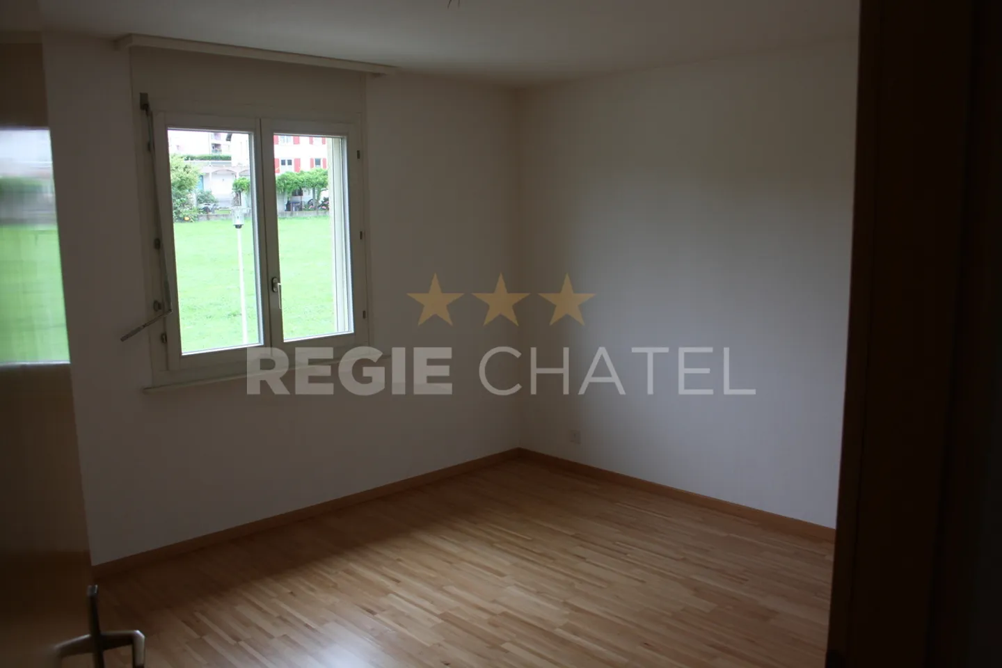 Appartement spacieux 5.5 pièces - Photo 3 sur 3