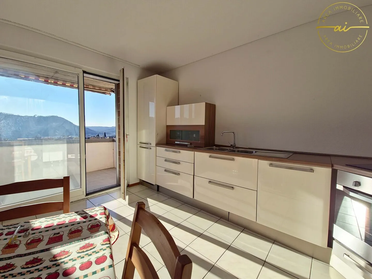 APPARTEMENT 3.5 PIÈCES DANS UN QUARTIER CALME ET BIEN SERVI - Photo 7 sur 13