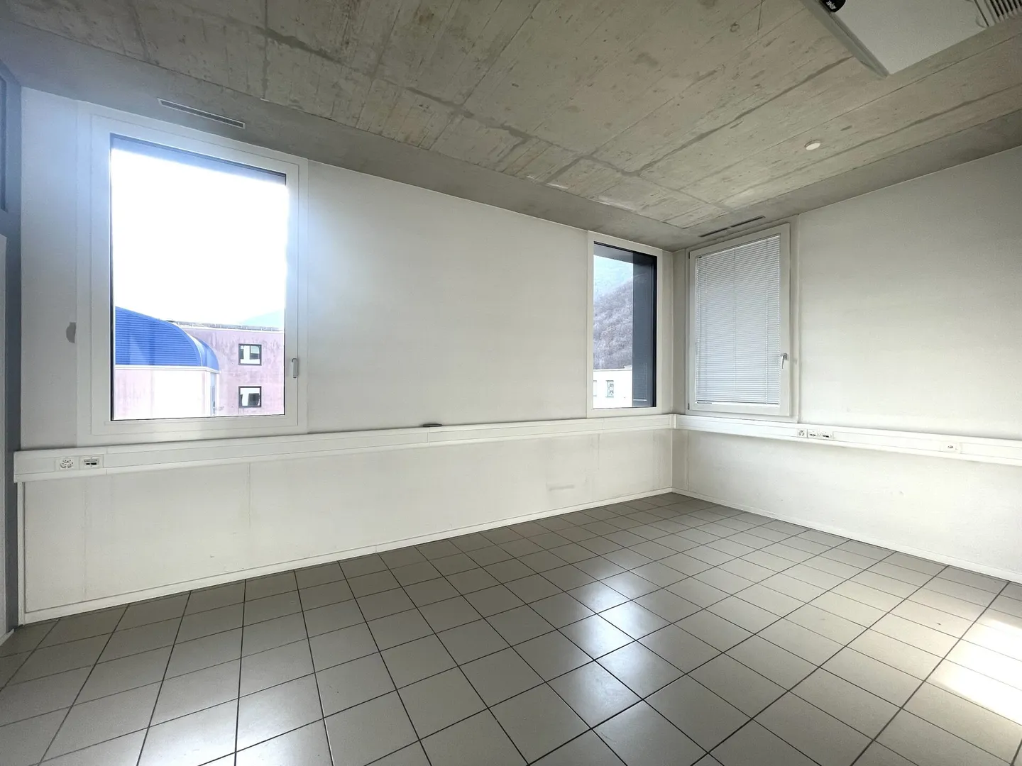 Espaces commerciaux avec dépôt - Photo 5 sur 9