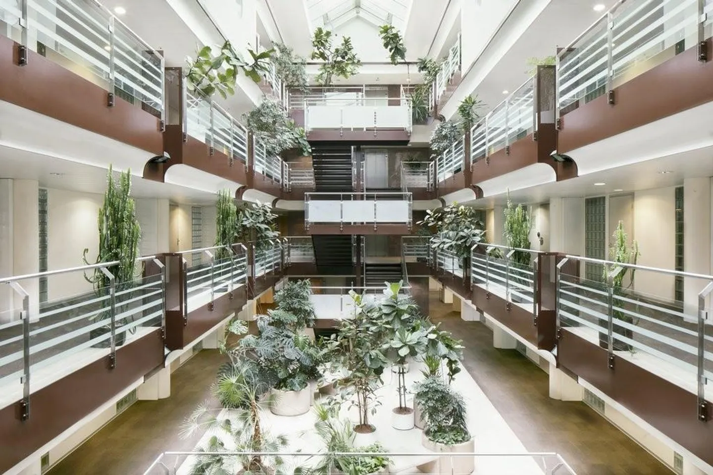 Bürofläche in einer grünen Umgebung in der Nähe von Annehmlichkeiten - Foto 3 von 10