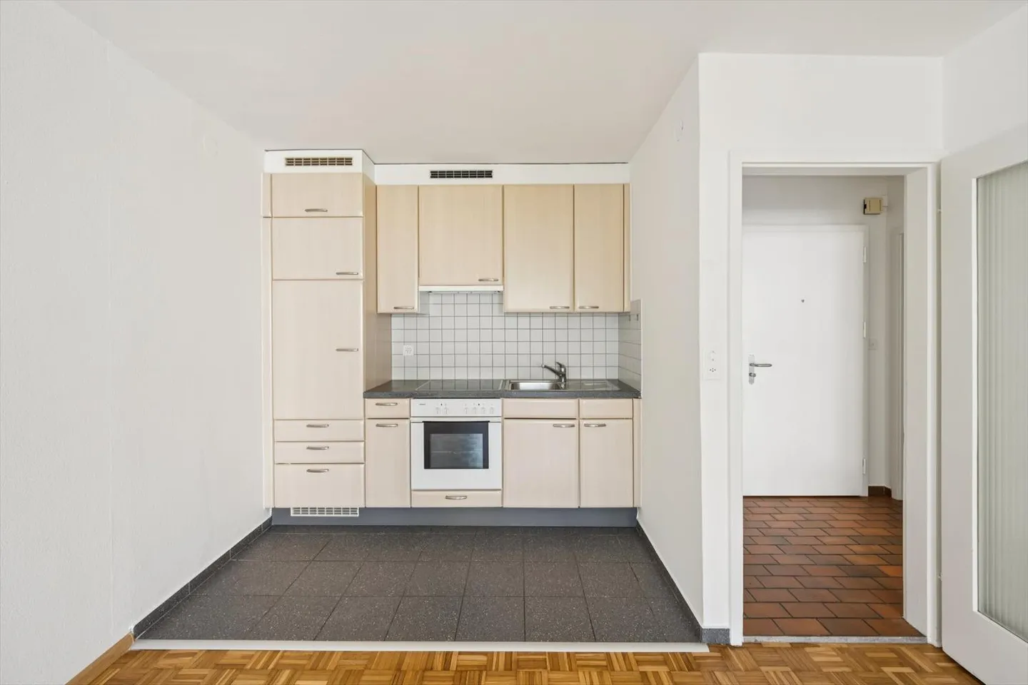 Rent without deposit - Your new home awaits - Photo 3 of 9