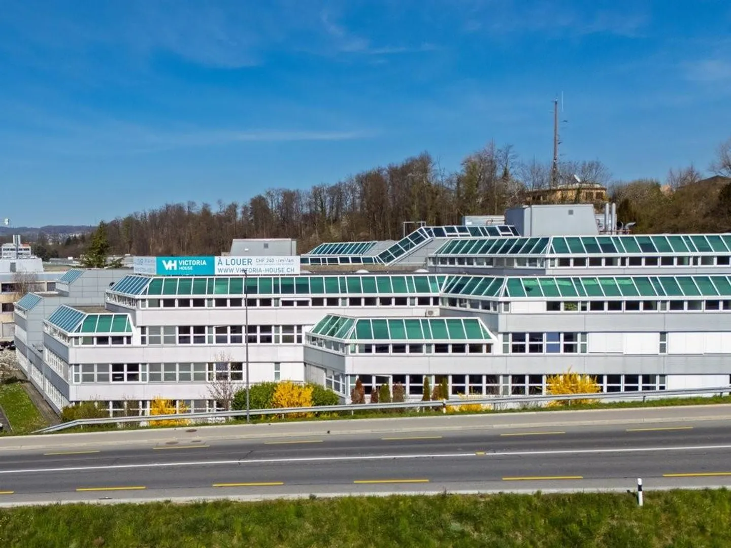 Bürofläche in einer grünen Umgebung in der Nähe von Annehmlichkeiten - Foto 2 von 10