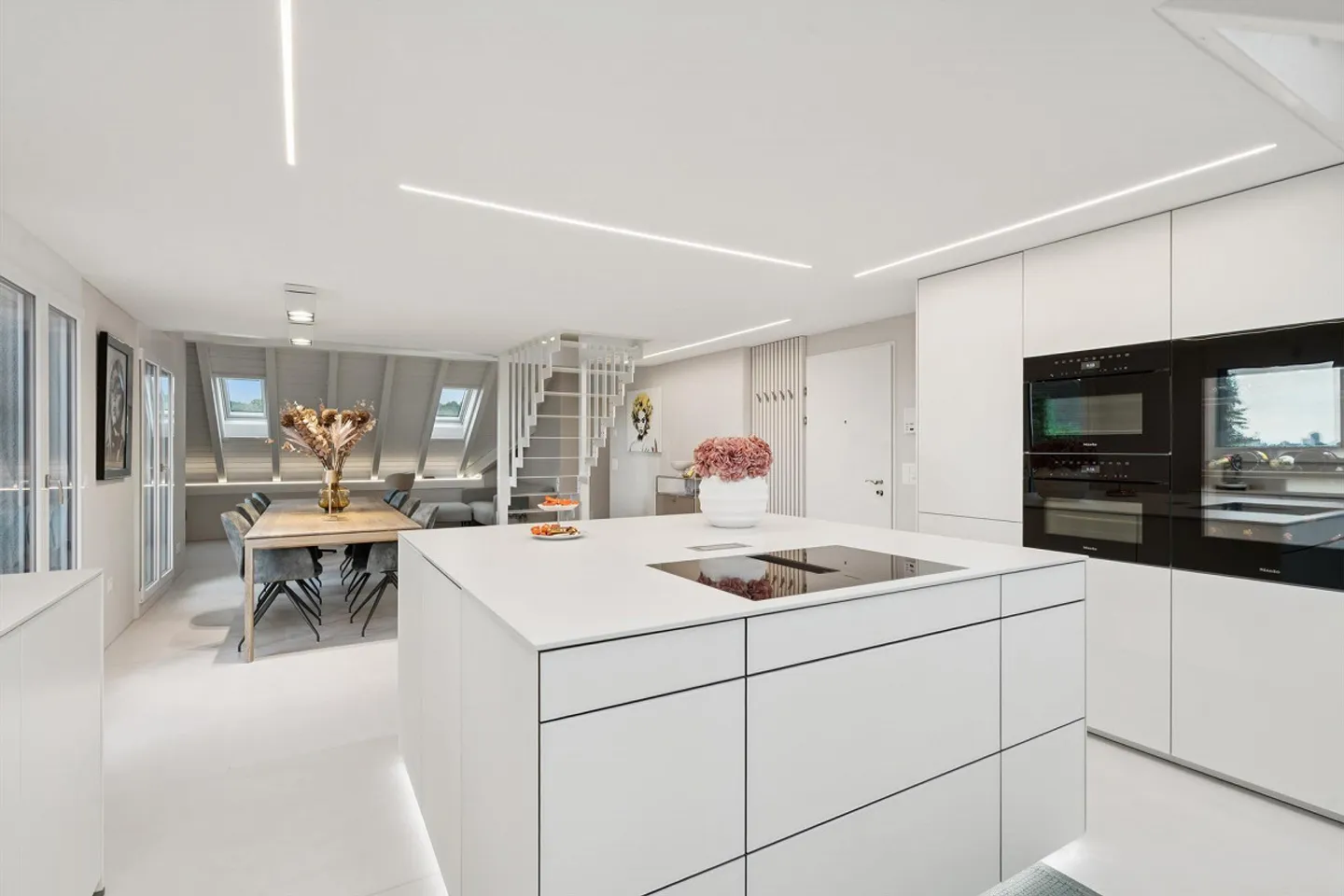 Exklusive Maisonette-Dachwohnung - neu renoviert mit modernem  und hochwertigem Ausbau - Foto 2 von 21