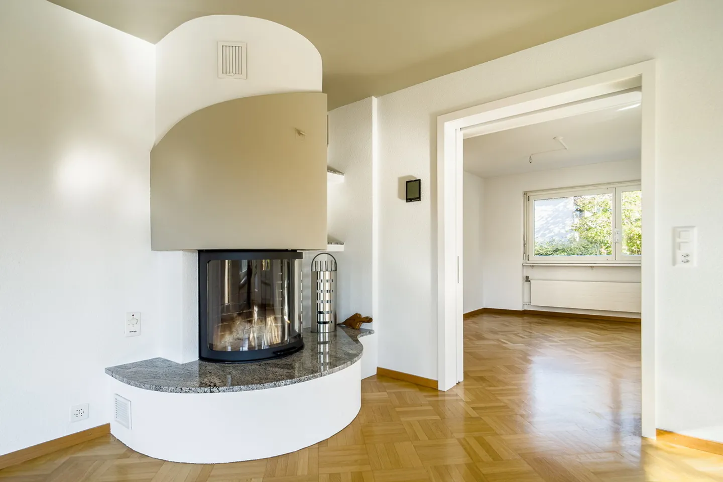 Générosité de la Maison et de la Propriété - Photo 2 sur 4