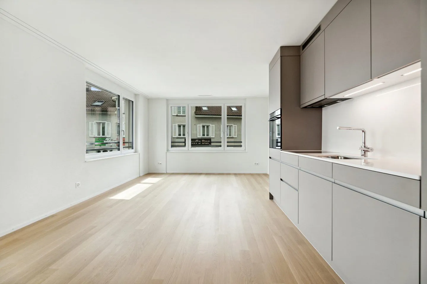 Modern Apartment with Smart Home - Photo 3 of 5