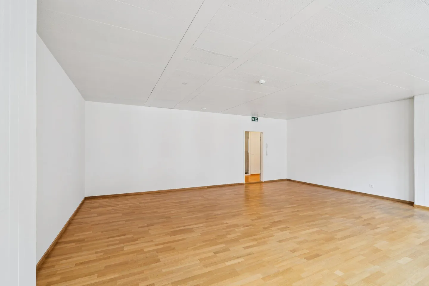 Spacious and bright office space on the 4th floor - Photo 3 of 10
