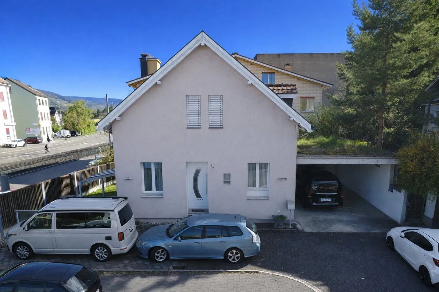 Charmantes Einfamilienhaus in Münchenstein - Foto 1 von 13