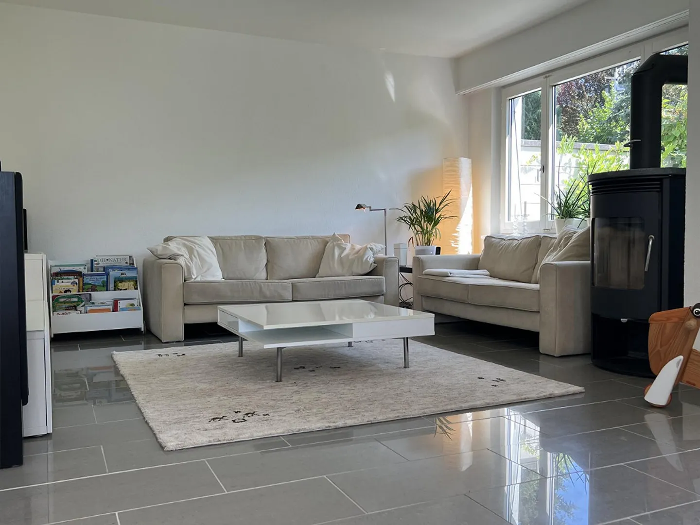 Maison moderne, équipements de qualité, grand jardin et de nombreux extras - Photo 4 sur 8