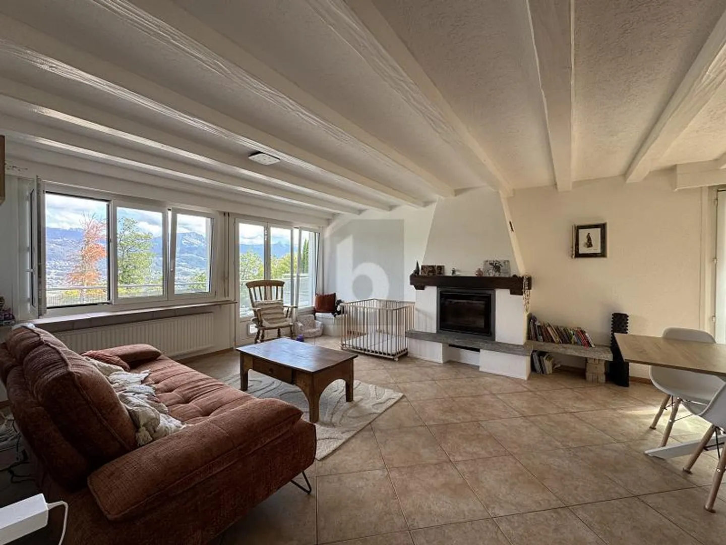 SPACIEUX, JARDIN ET VUE LAC EXCEPTIONNELLE - Foto 1 von 6
