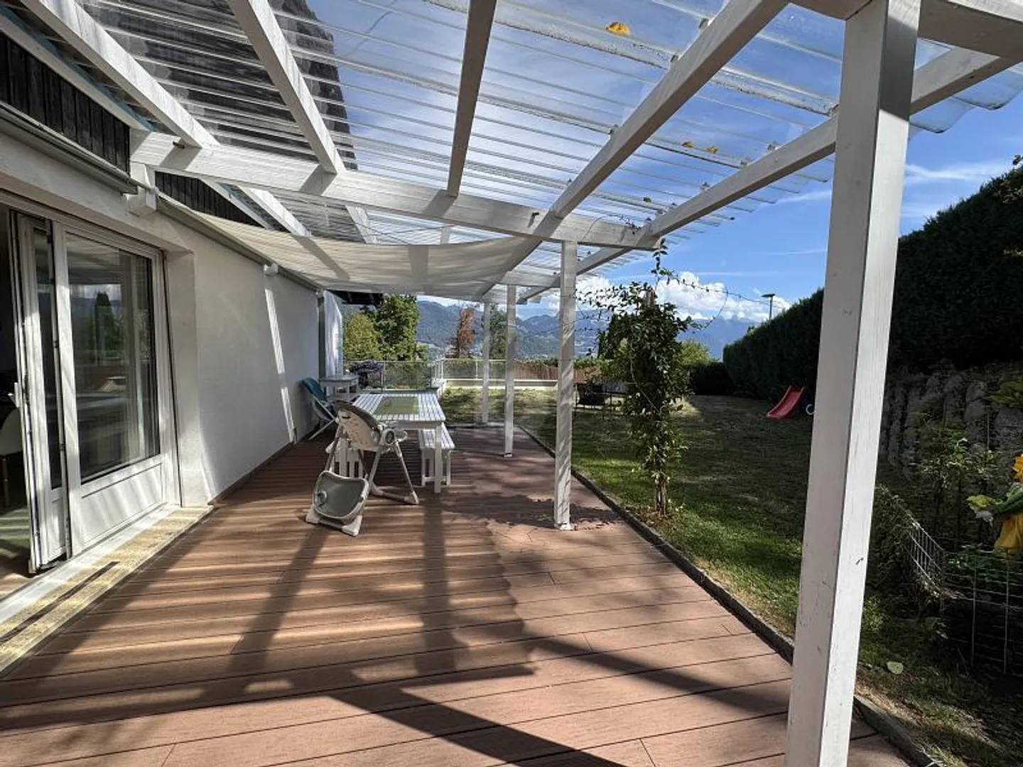 SPACIEUX, JARDIN ET VUE LAC EXCEPTIONNELLE - Foto 2 von 6