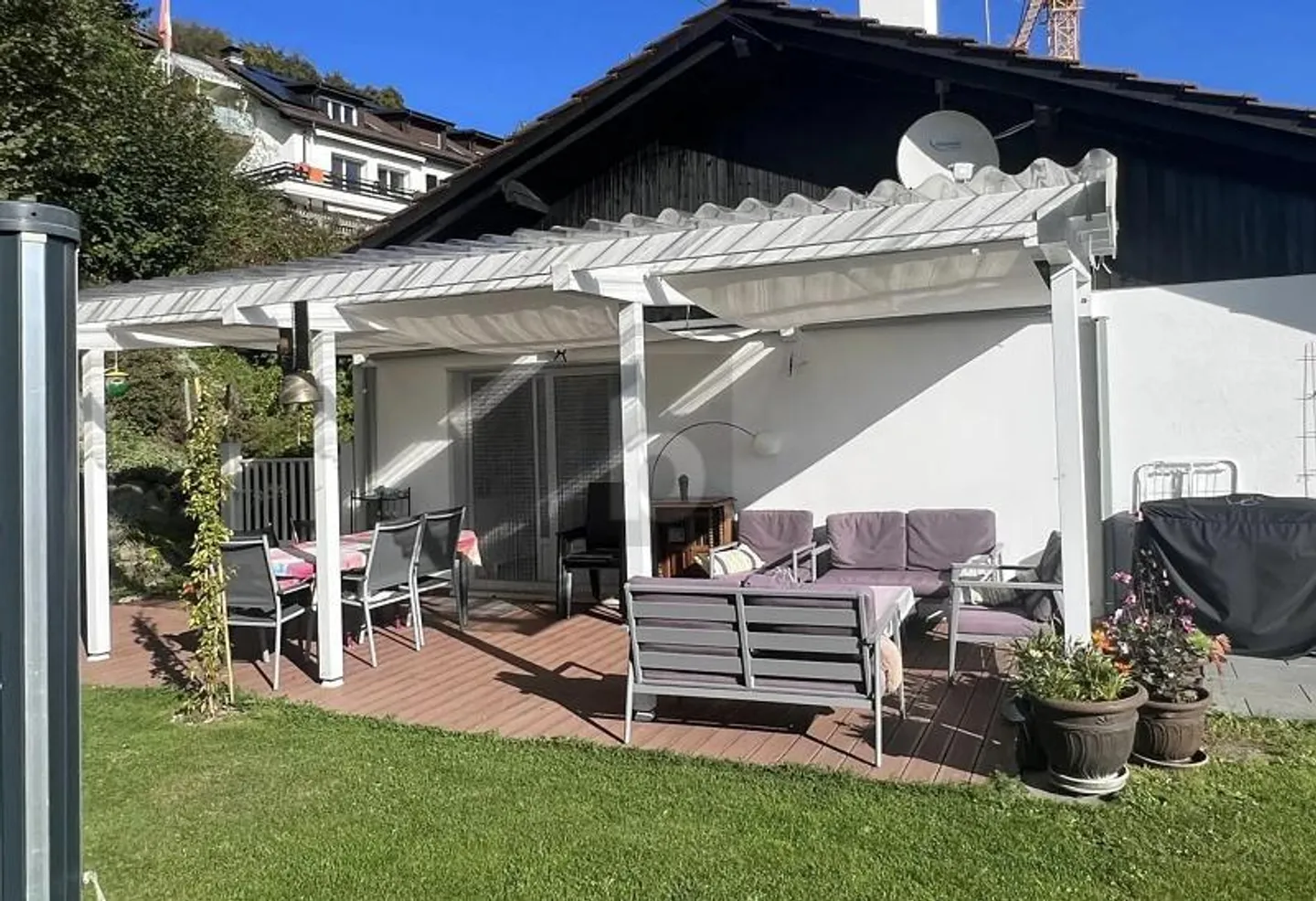 SPACIEUX, JARDIN ET VUE LAC EXCEPTIONNELLE - Foto 3 von 6