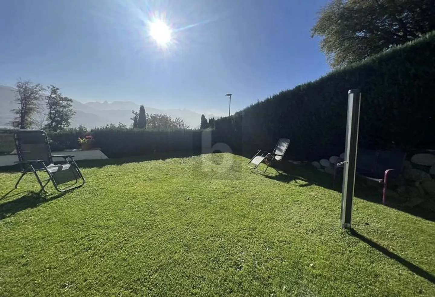 SPACIEUX, JARDIN ET VUE LAC EXCEPTIONNELLE - Foto 4 von 6