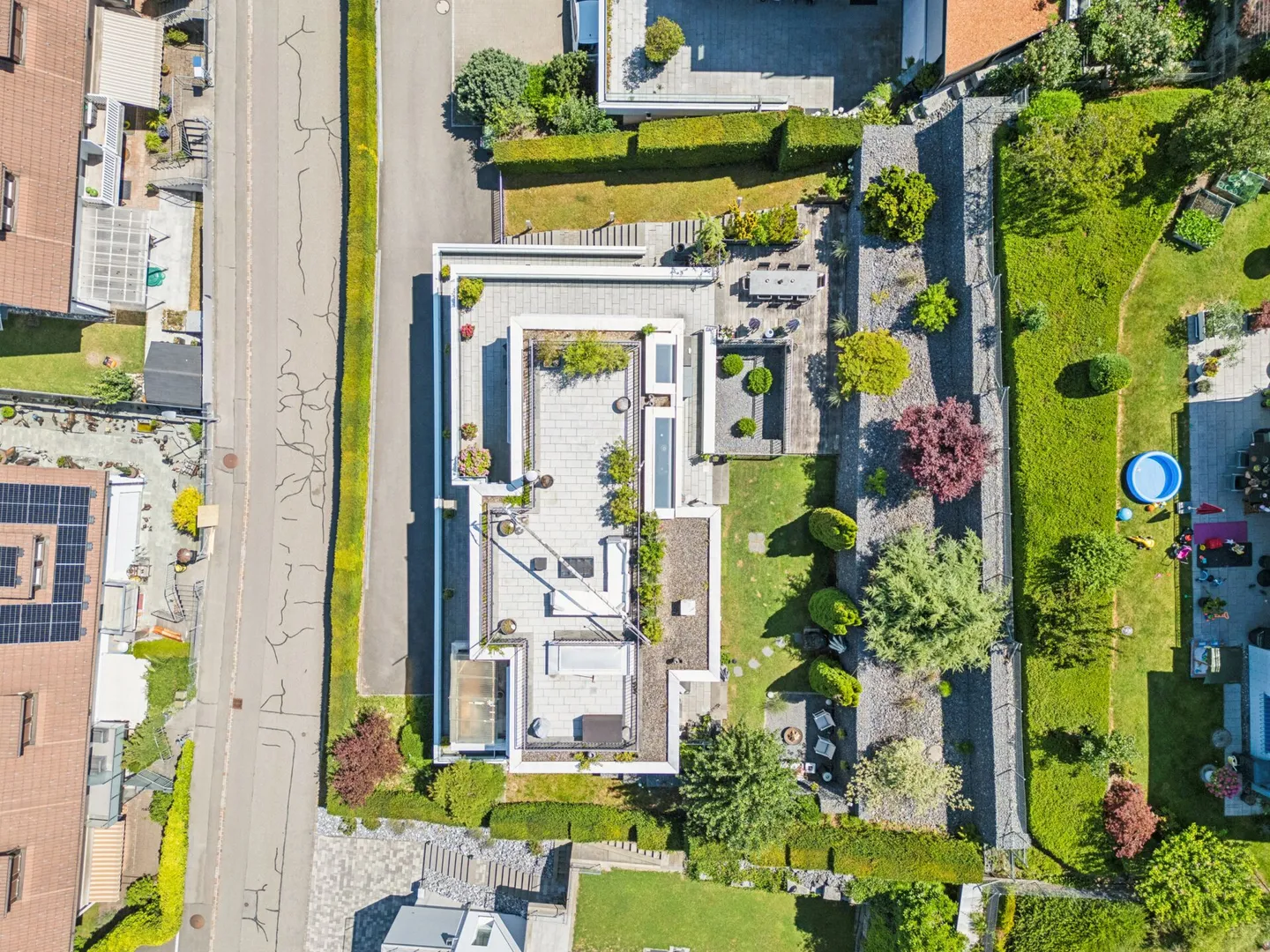 Villa familiare esclusiva con appartamento separato e vista lago - Foto 3 di 35
