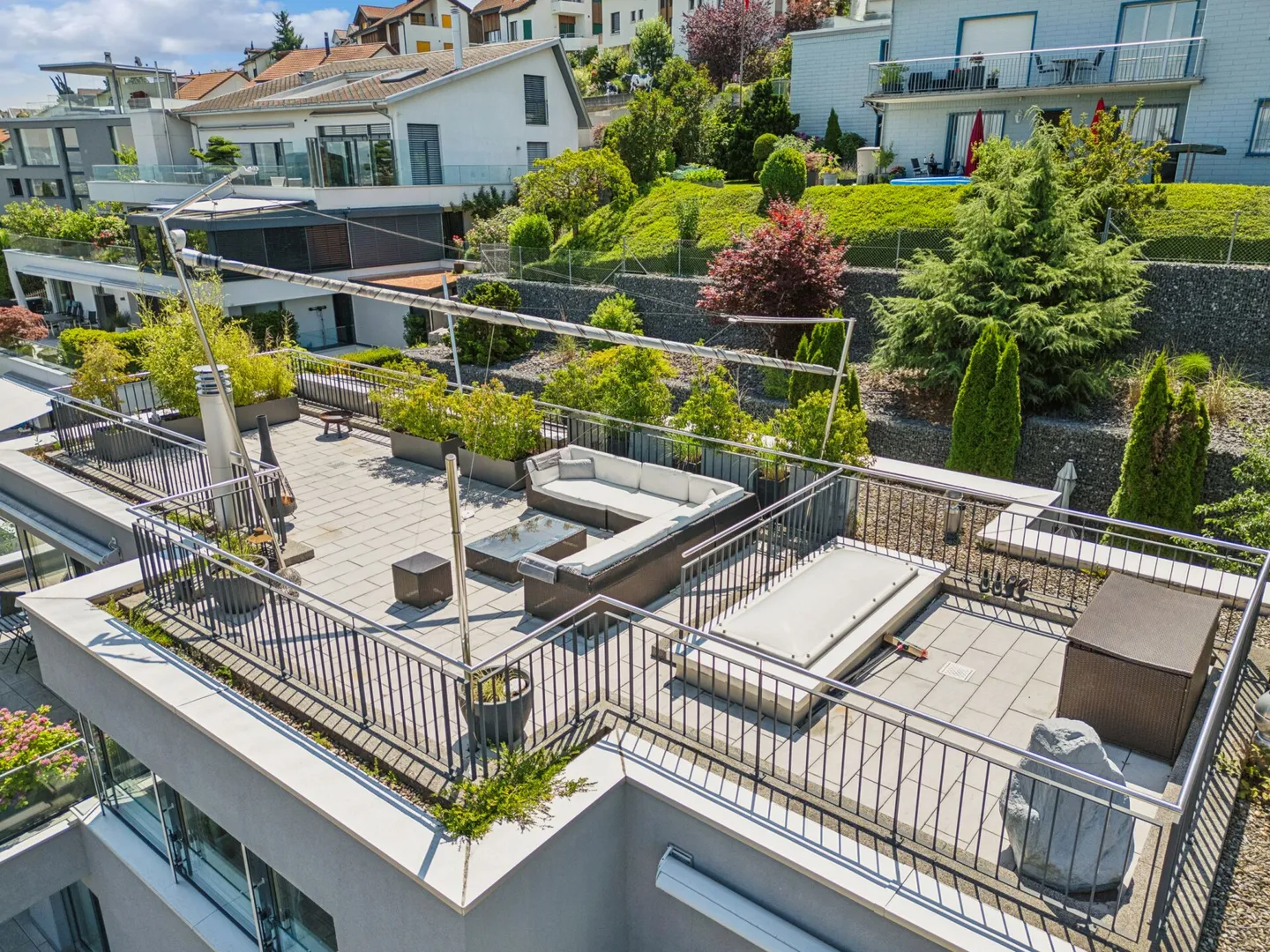 Villa familiare esclusiva con appartamento separato e vista lago - Foto 4 di 35