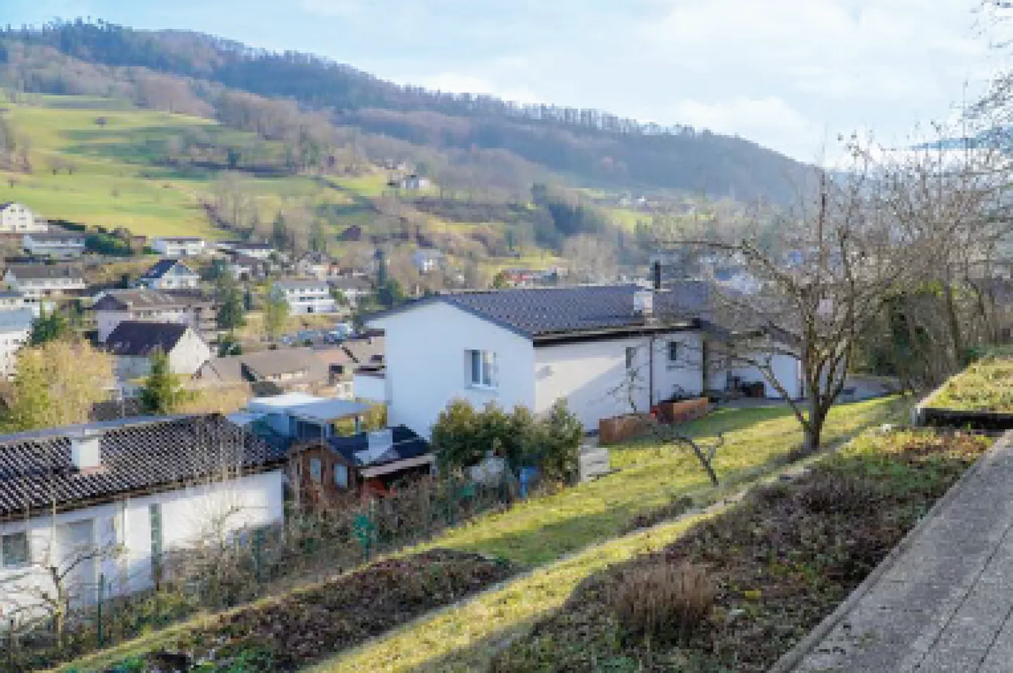 Casa unifamiliare indipendente di 5 stanze con garage, cortile, balcone, giardino e bella vista - Foto 5 di 13