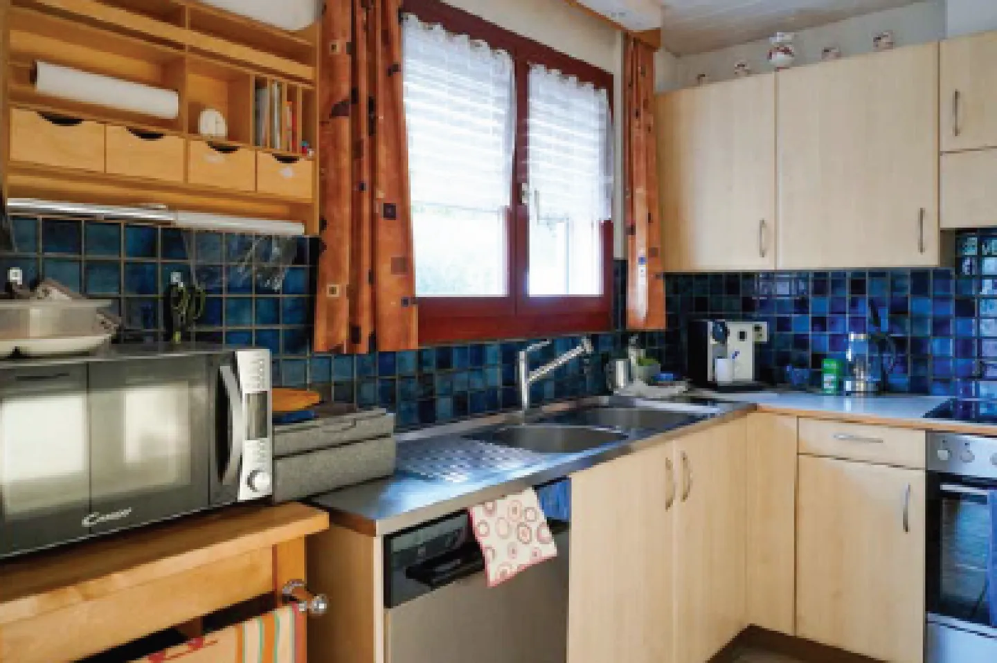 Casa unifamiliare indipendente di 5 stanze con garage, cortile, balcone, giardino e bella vista - Foto 7 di 13