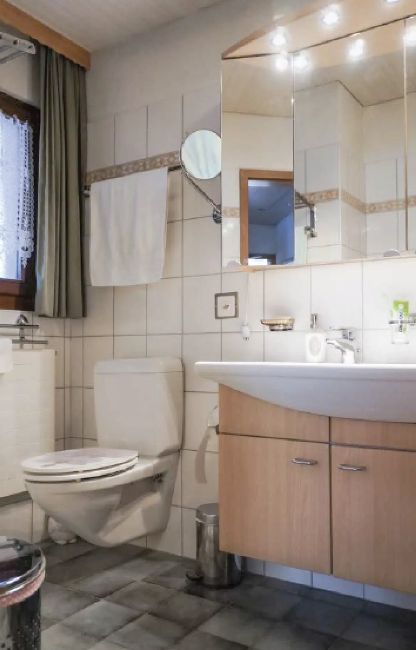 Casa unifamiliare indipendente di 5 stanze con garage, cortile, balcone, giardino e bella vista - Foto 8 di 13