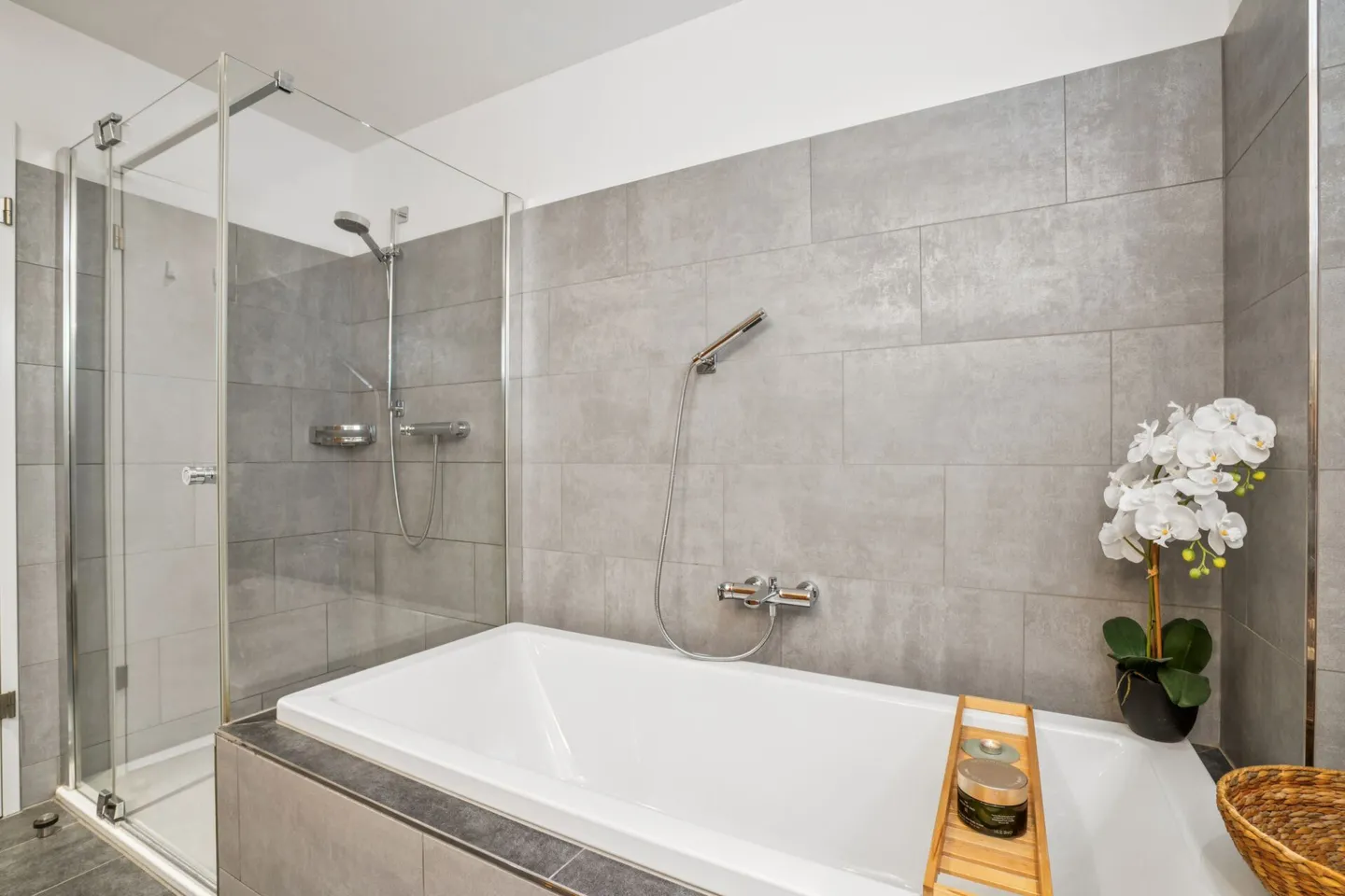 Villa familiare esclusiva con appartamento separato e vista lago - Foto 12 di 35
