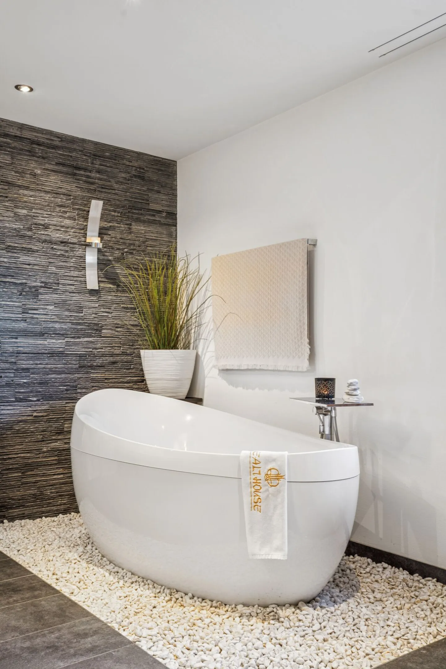 Villa familiare esclusiva con appartamento separato e vista lago - Foto 15 di 35