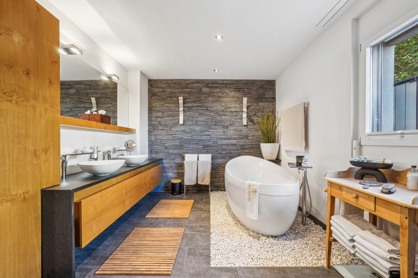 Villa familiare esclusiva con appartamento separato e vista lago - Foto 17 di 35